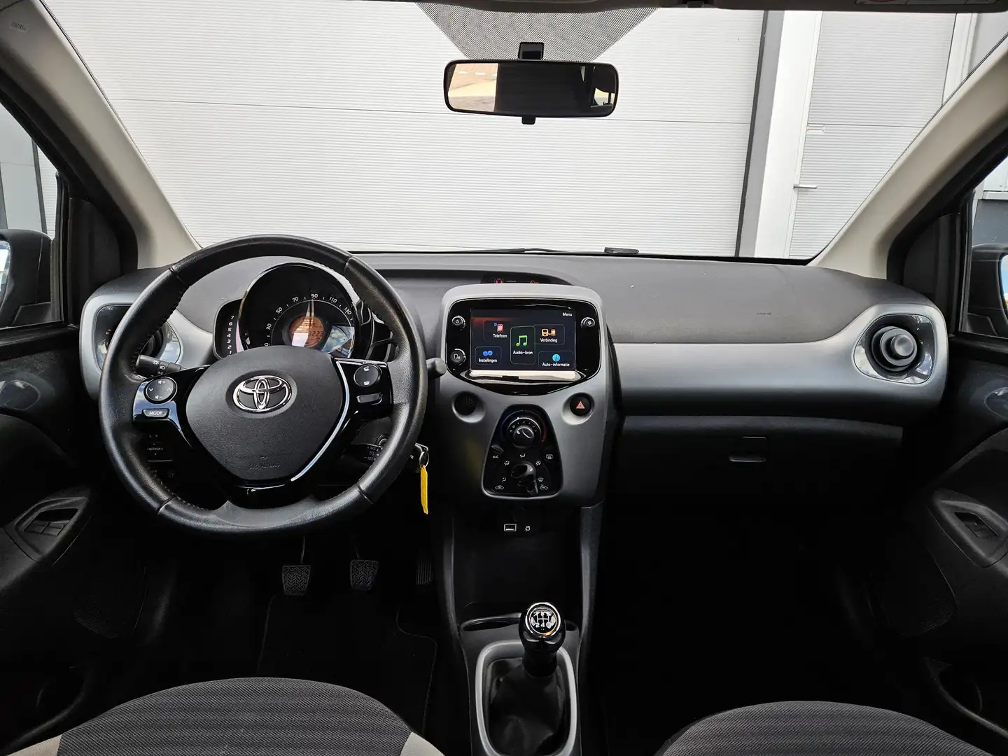 Toyota Aygo 1.0 VVT-i x-play Apple/Android navigatie | org 43. Gris - 2