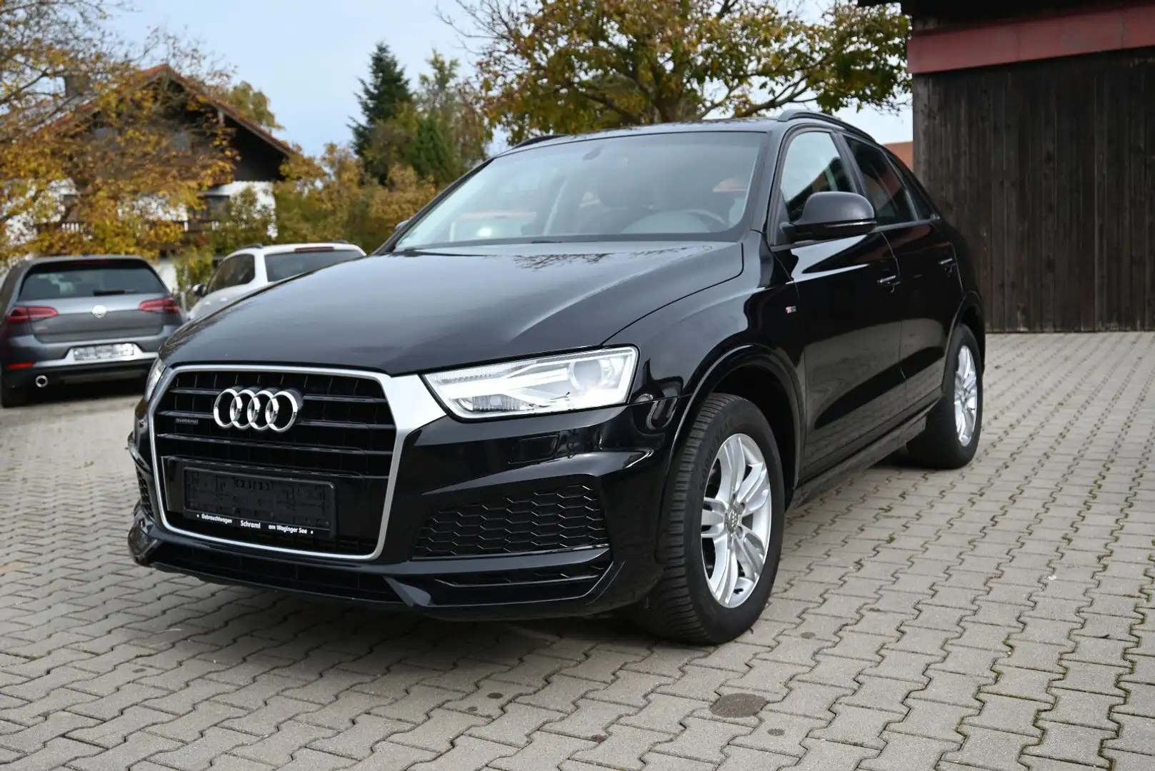 Audi Q3 TFSI S-Line quattro/AHK/Panorama Schwarz - 1