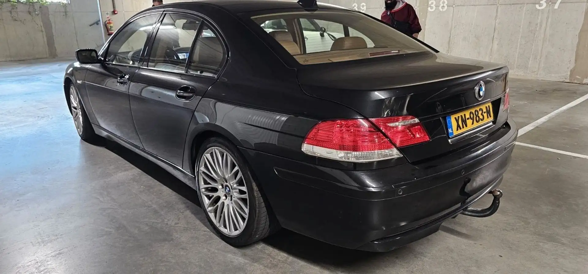 BMW 740 740i Noir - 1