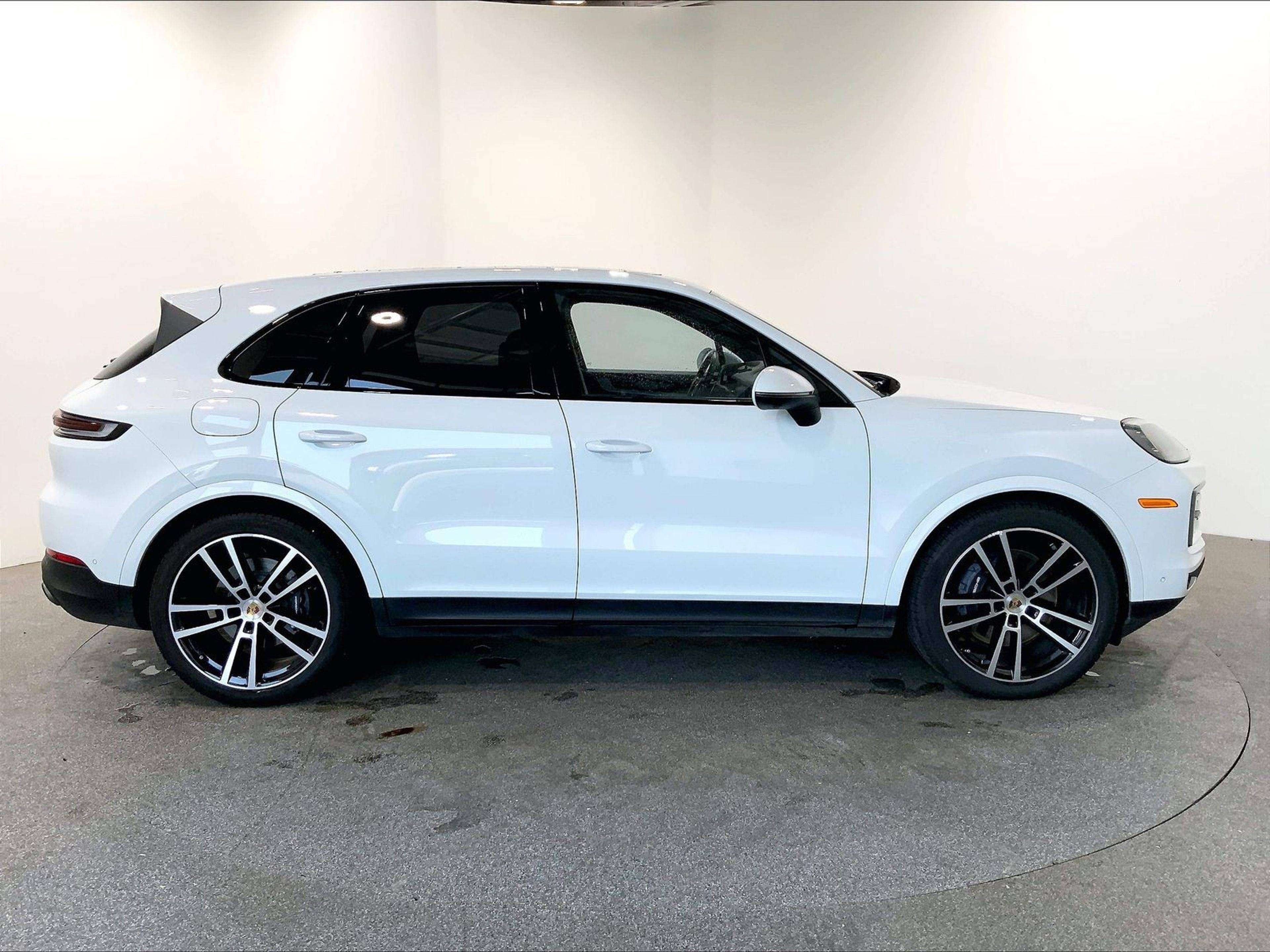 2024 Porsche Cayenne Prem Plus Pkg, Adaptive Air Susp. w/ PASM, CPO! — снимка 1