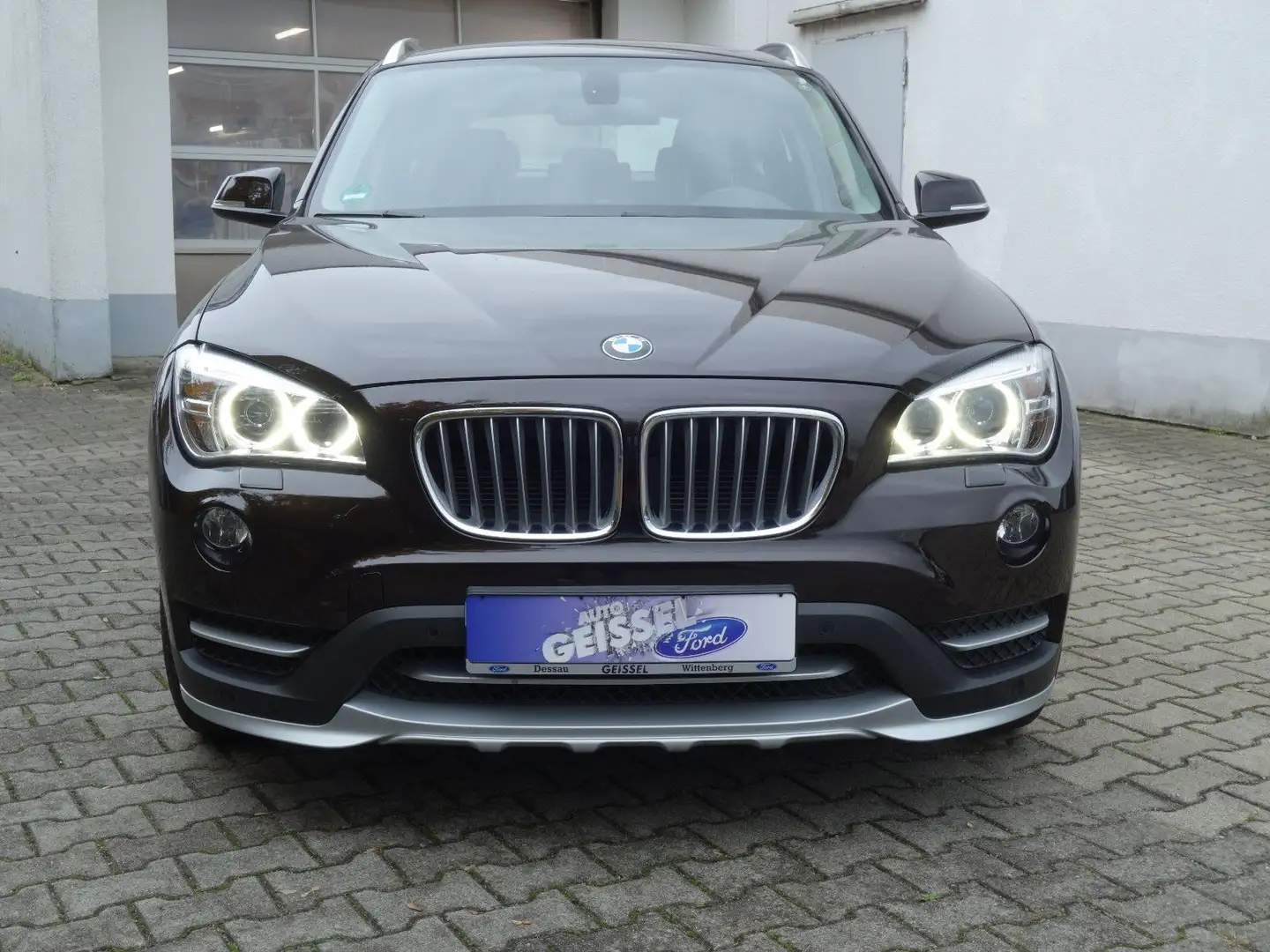 BMW X1 BMW X1 18i sDrive XLine Autom AHK Xenon Navi SHZ Brun - 2