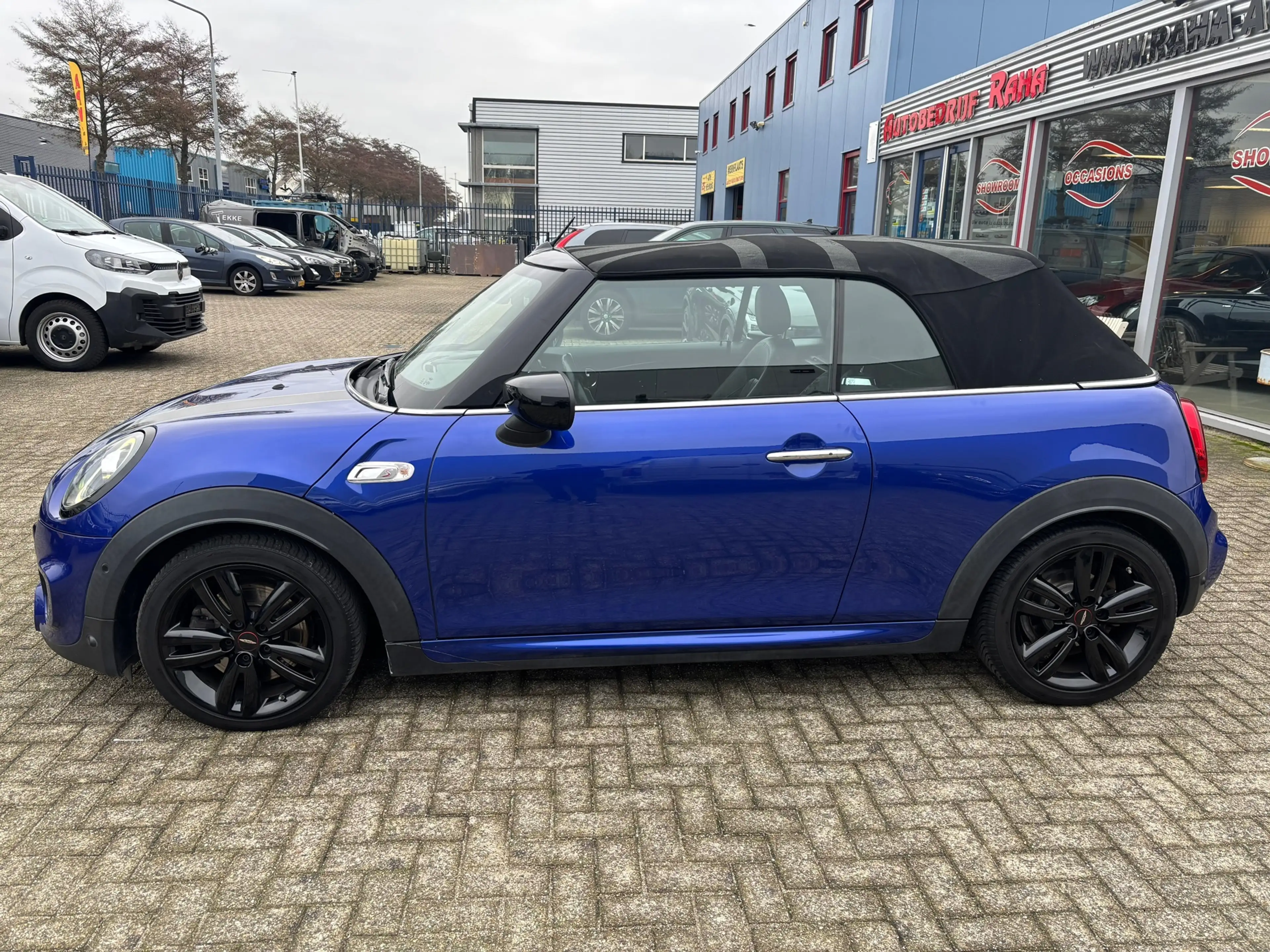MINI Cooper S Cabrio Mini 2.0 Night Jack Edition — photo 8