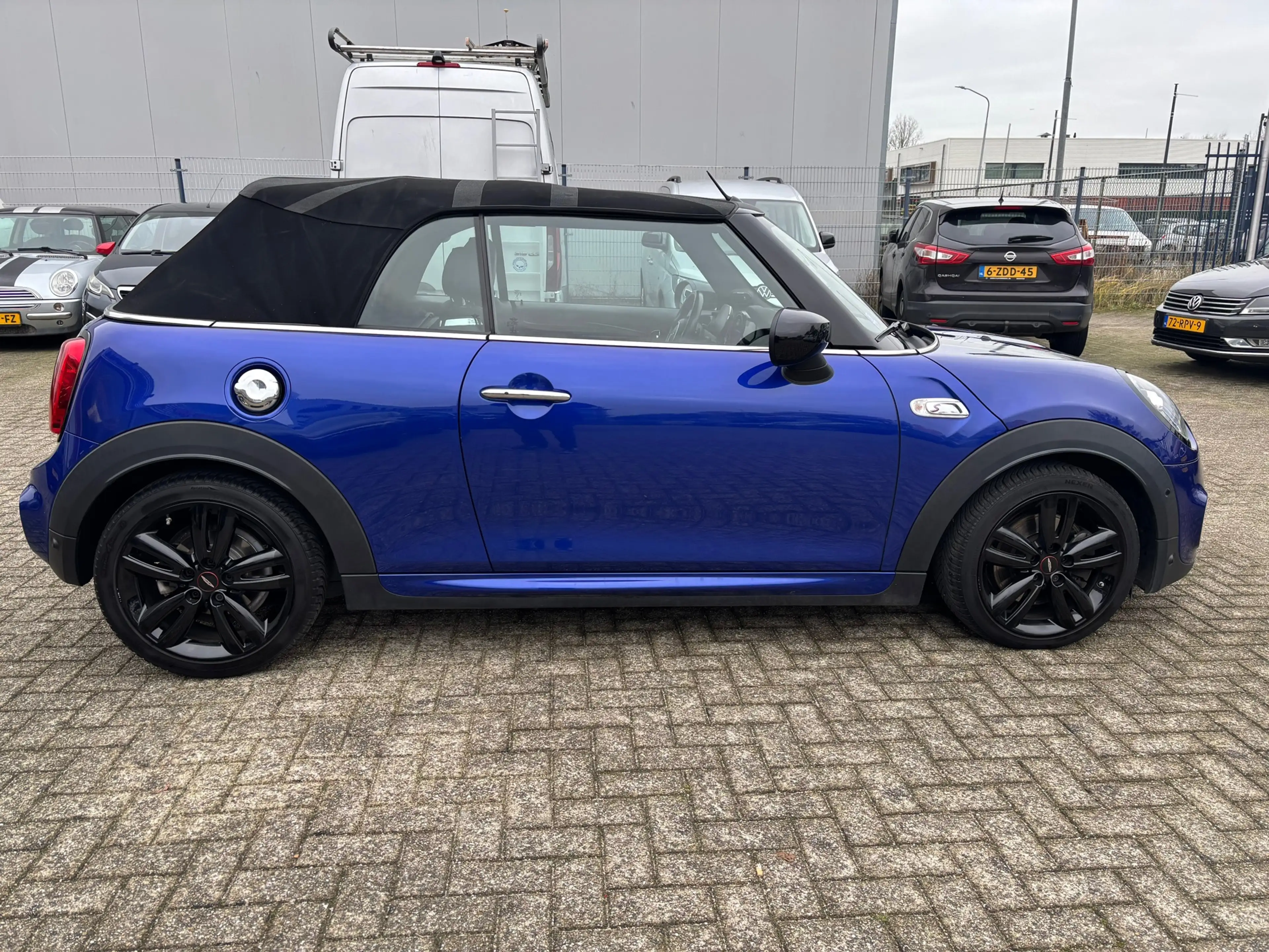 MINI Cooper S Cabrio Mini 2.0 Night Jack Edition — photo 4