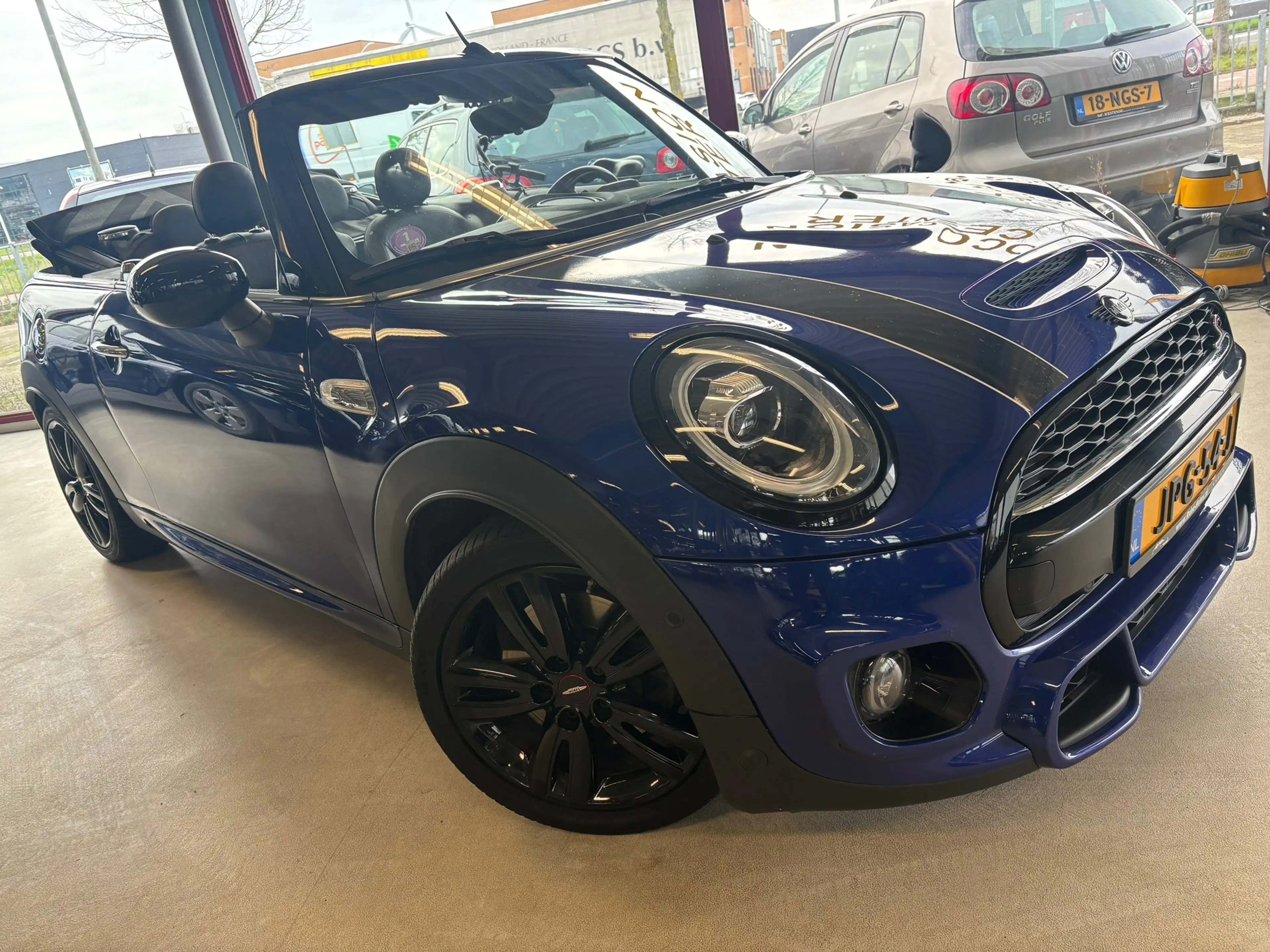 MINI Cooper S Cabrio Mini 2.0 Night Jack Edition — photo 15