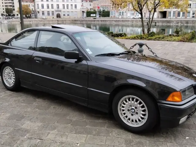 BMW 325 E36 325 i Coupé BVA