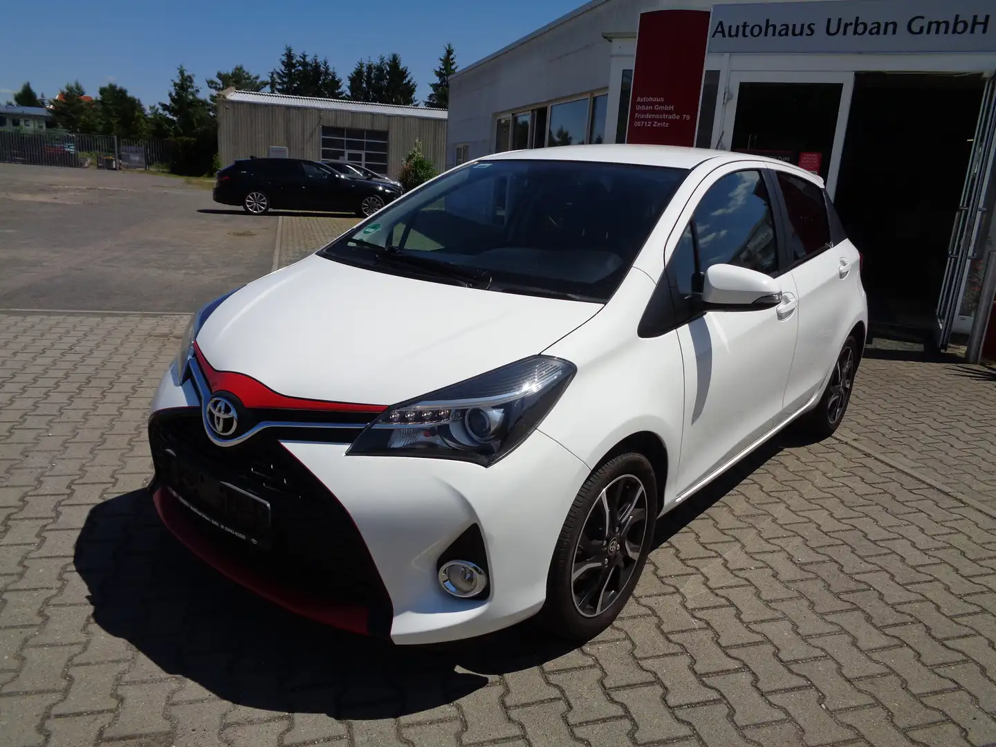 Toyota Yaris 1.33 VVT-i Club Weiß - 1