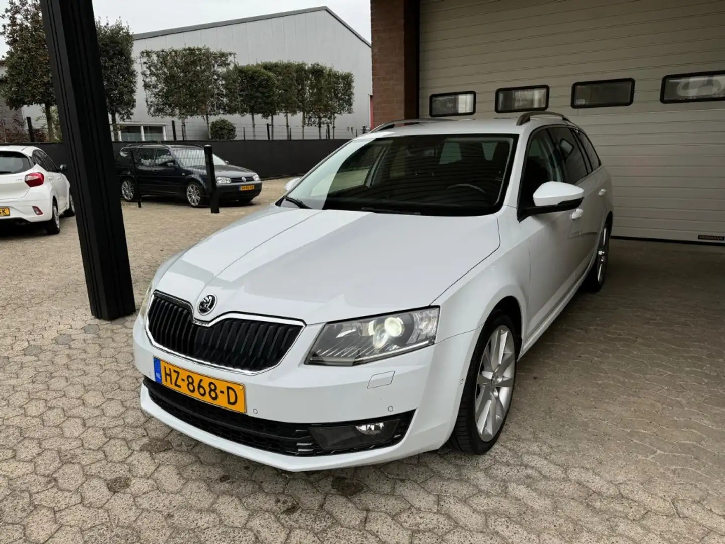 Skoda Octavia Combi 1.2 TSI xenon camera keyless carplay Wit - 1