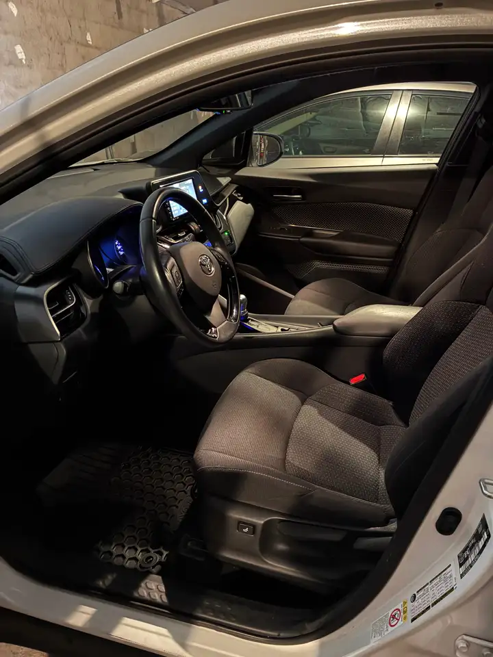 Toyota C-HR photo Toyota C-HR