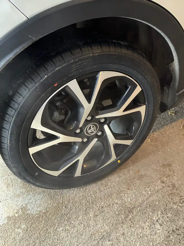Toyota C-HR photo Toyota C-HR