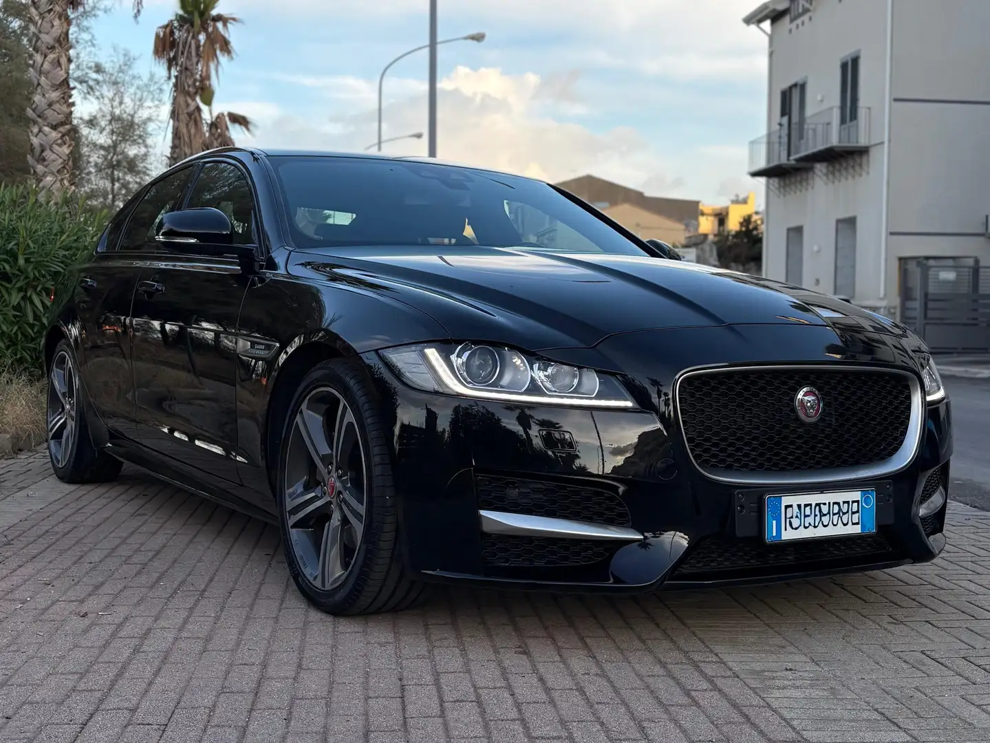 Jaguar XF XF 2.0d R-Sport 180cv auto Nero - 1