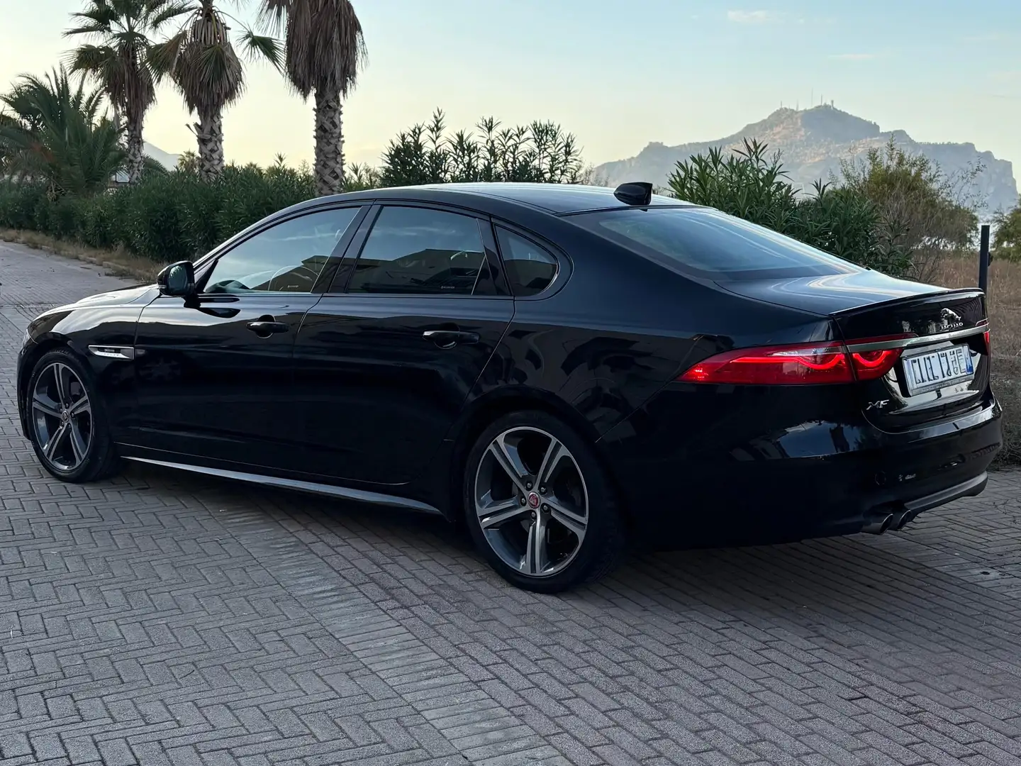 Jaguar XF XF 2.0d R-Sport 180cv auto Nero - 2