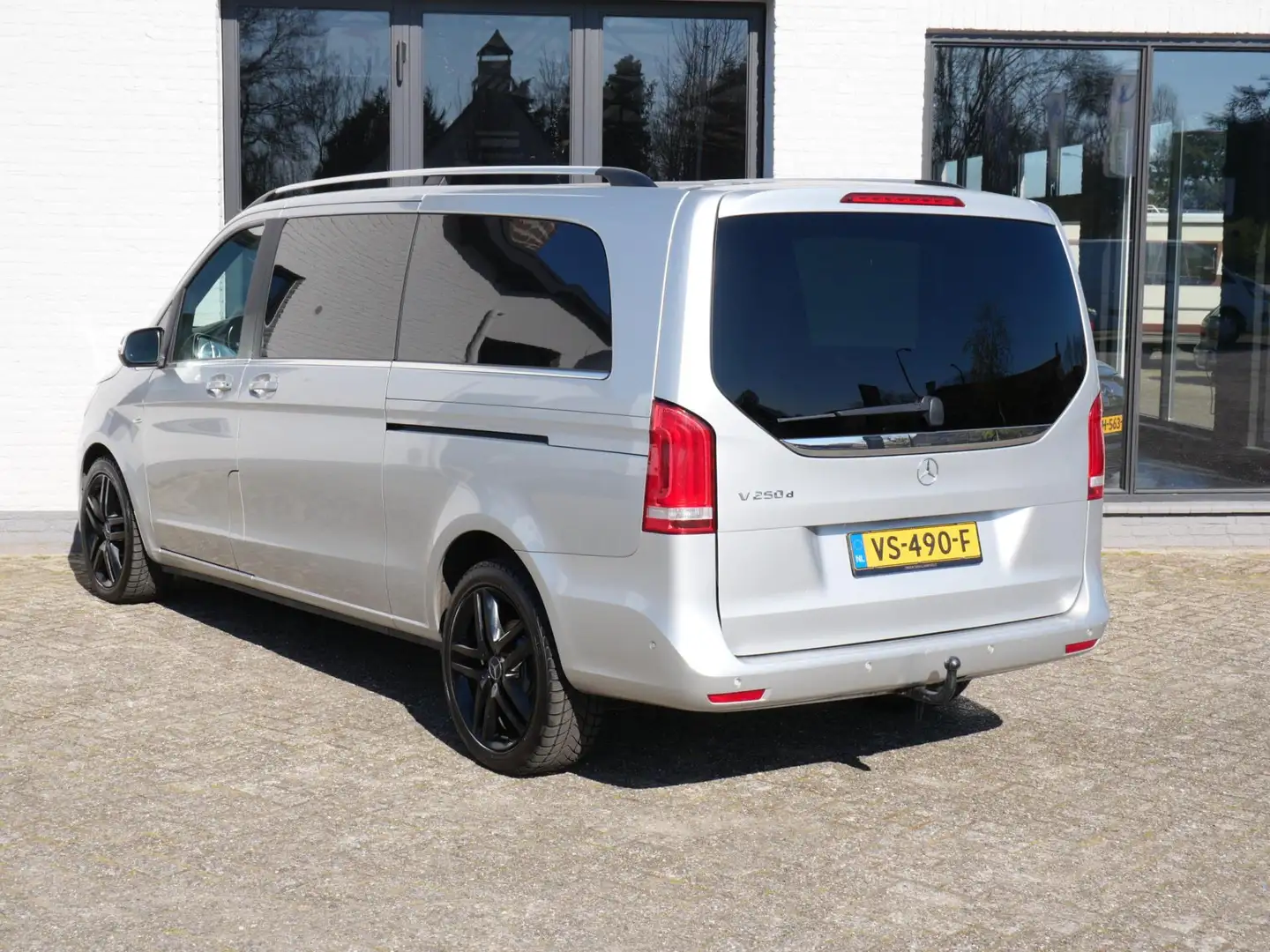 Mercedes-Benz V 250 250d Extra Lang DC Avantgarde Ecc Led Burmester 36 Grijs - 2