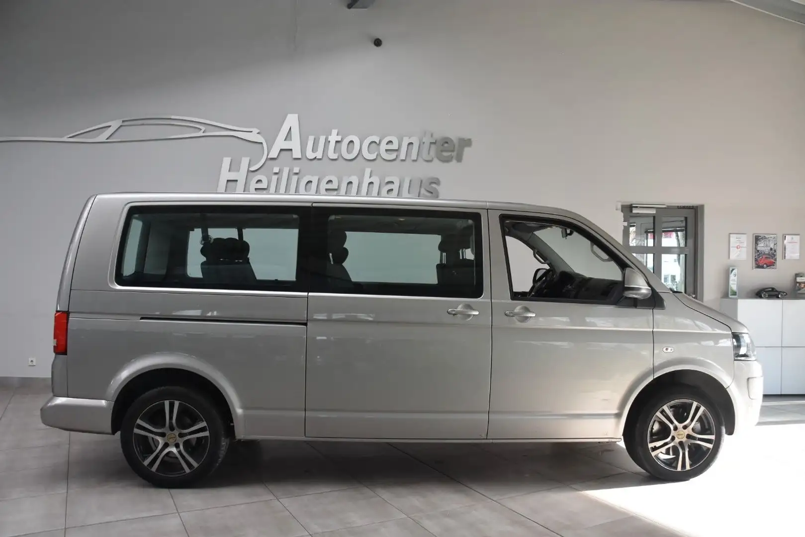 Volkswagen T5 Caravelle Comfortline lang Navi AHK Standheiz Beige - 2