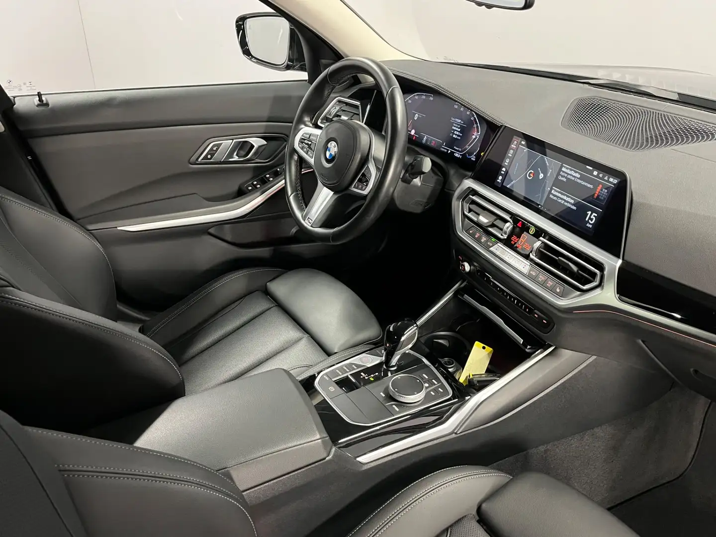BMW 320 d xDrive 48V ***AHK | Luxury Line*** Schwarz - 2