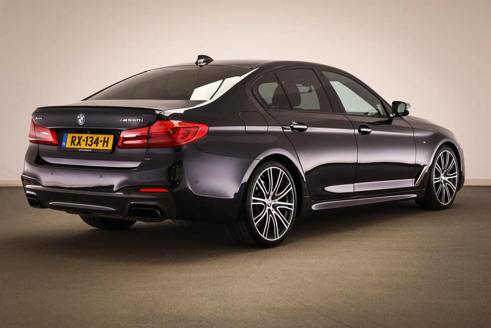 BMW M550 5-serie M550i xDrive High Executive | HEAD UP | SO Zwart - 2