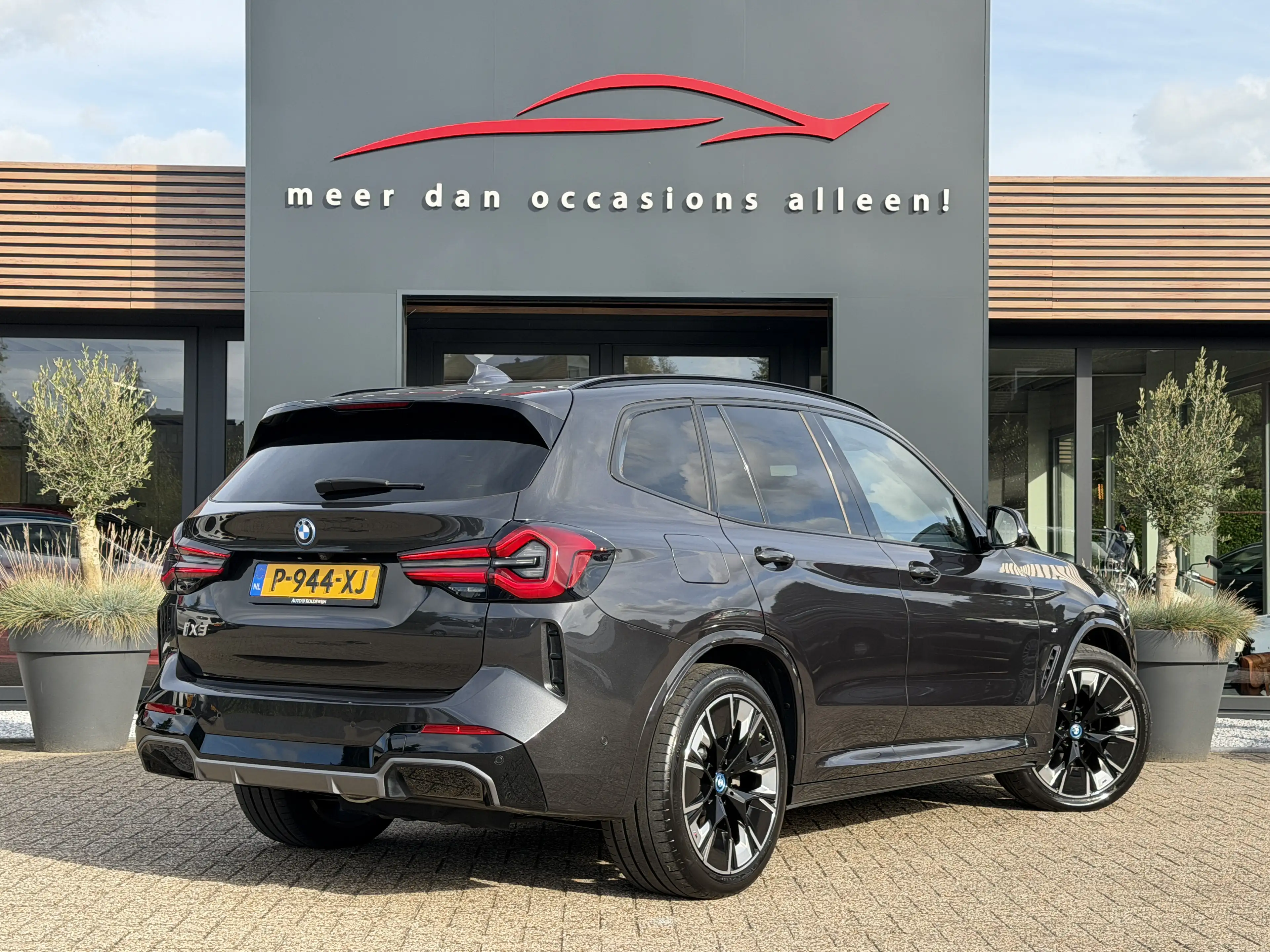 BMW iX3 High Executive M Pakket | SOH 99% | Panoramadak | — photo 6
