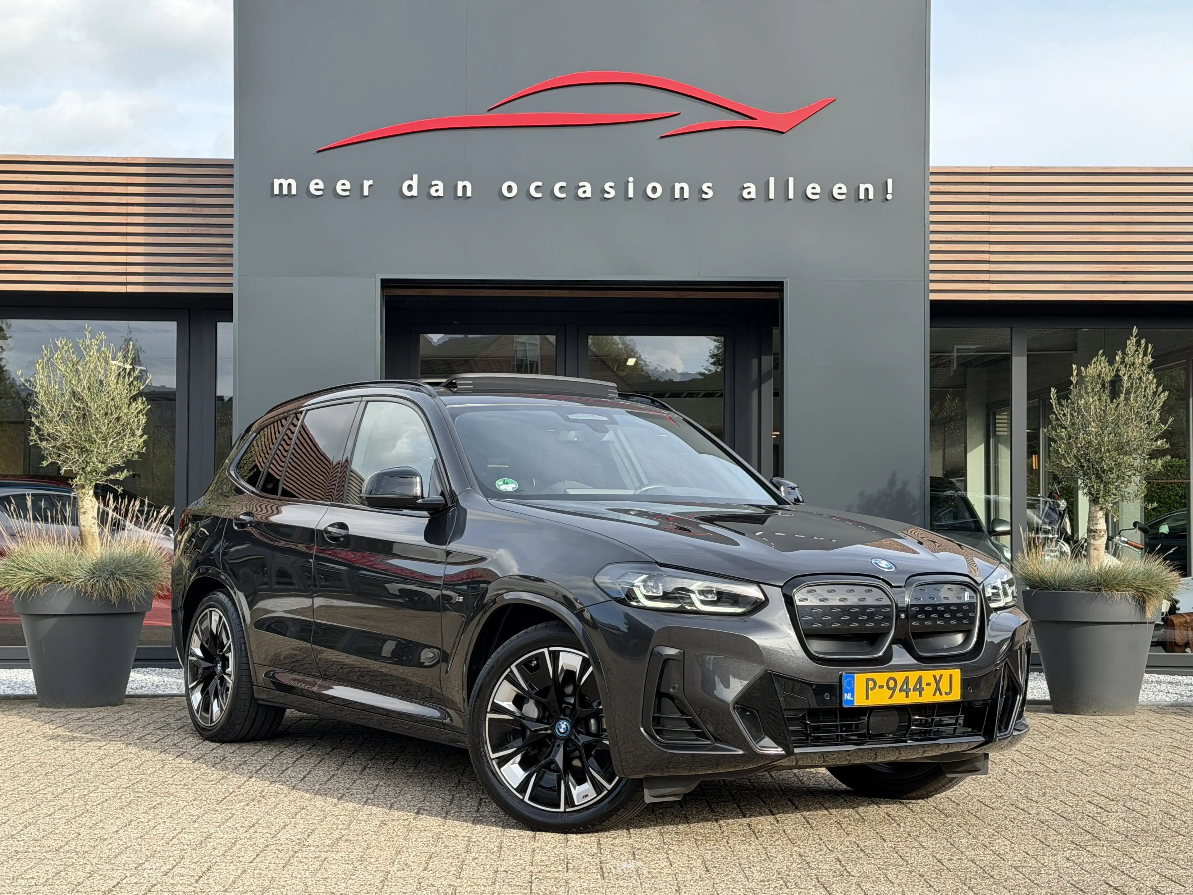 BMW iX3 High Executive M Pakket | SOH 99% | Panoramadak | — photo 8