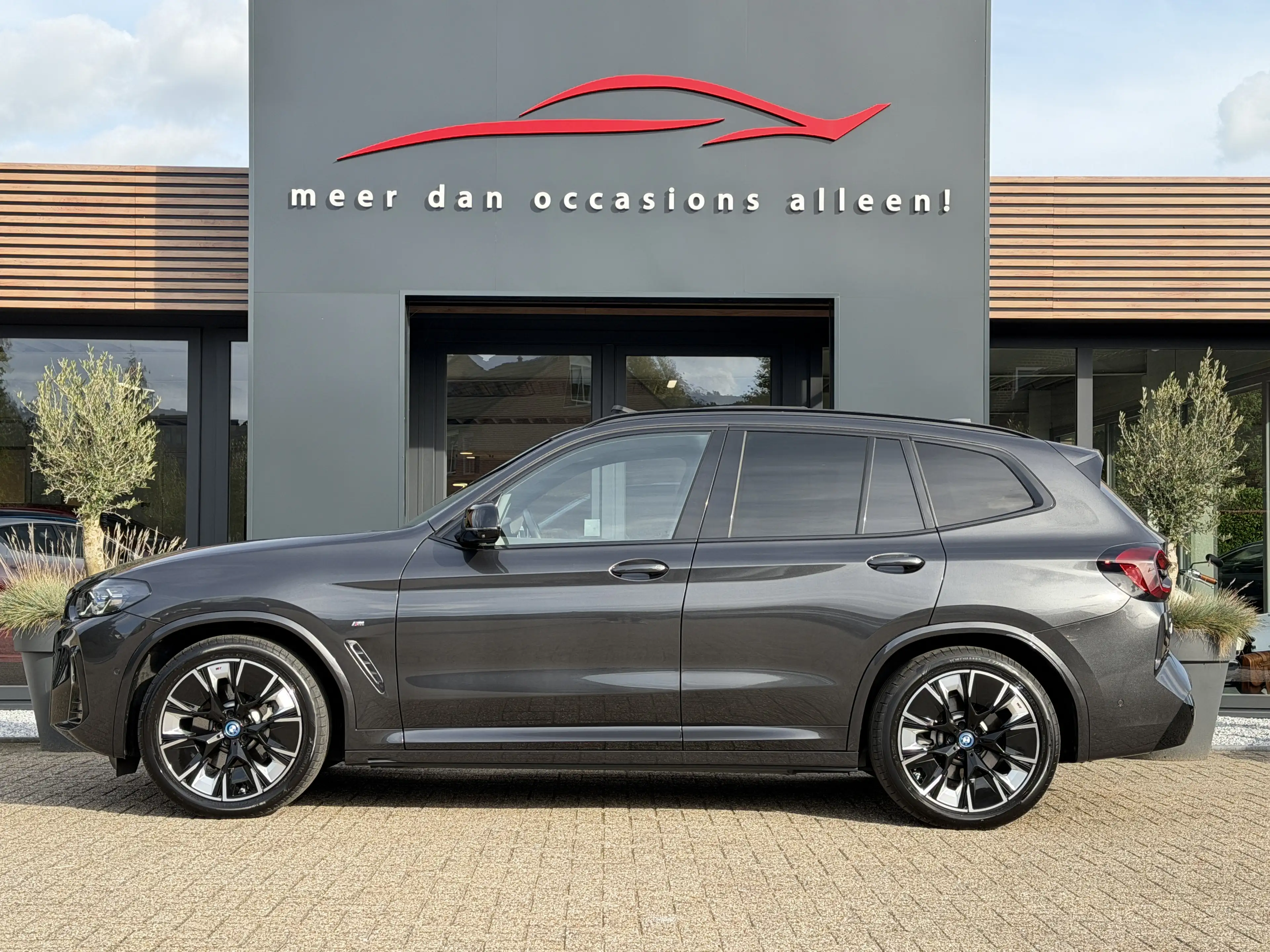 BMW iX3 High Executive M Pakket | SOH 99% | Panoramadak | — photo 9