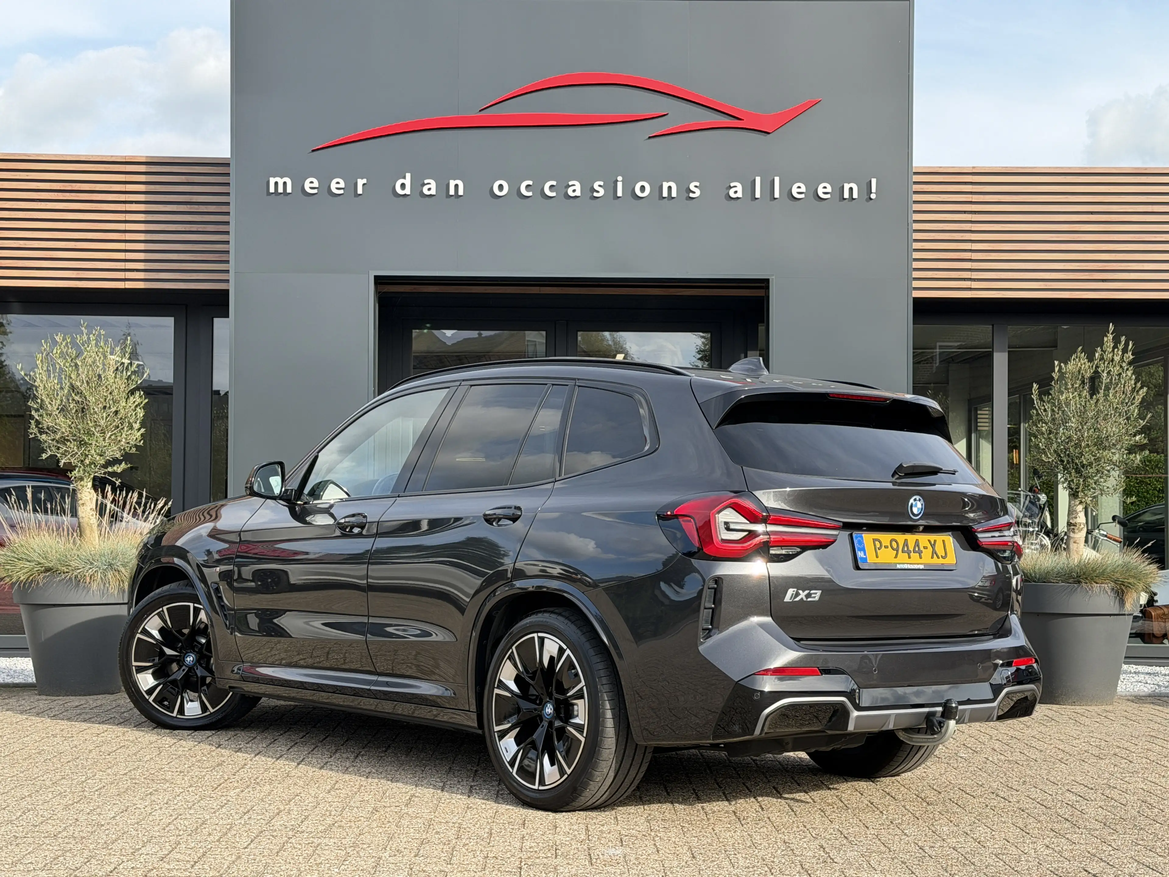 BMW iX3 High Executive M Pakket | SOH 99% | Panoramadak | — photo 10