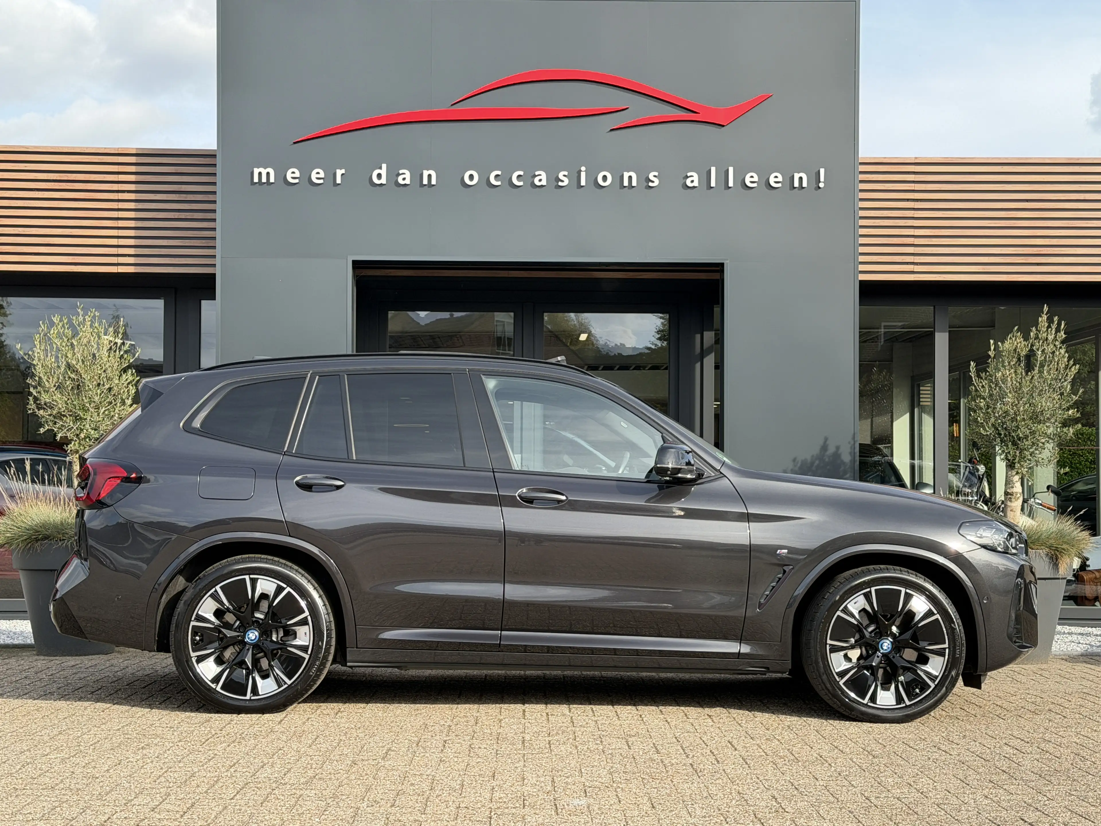 BMW iX3 High Executive M Pakket | SOH 99% | Panoramadak | — photo 7