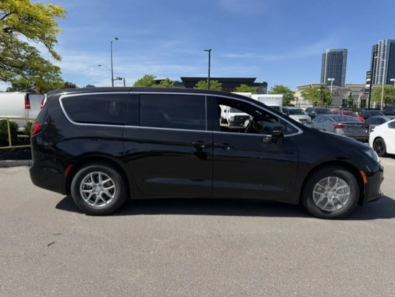 Chrysler Grand Caravan снимка Chrysler Grand Caravan