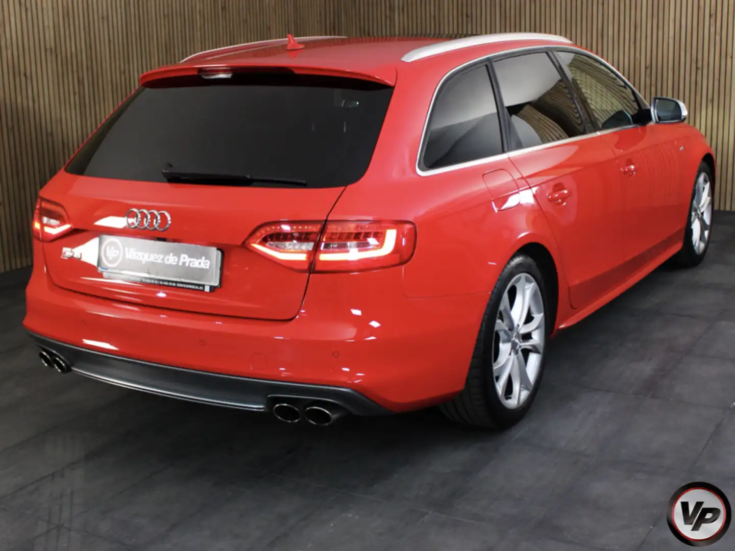Audi S4 Avant 3.0 TFSI quattro S-T 333 Rood - 2