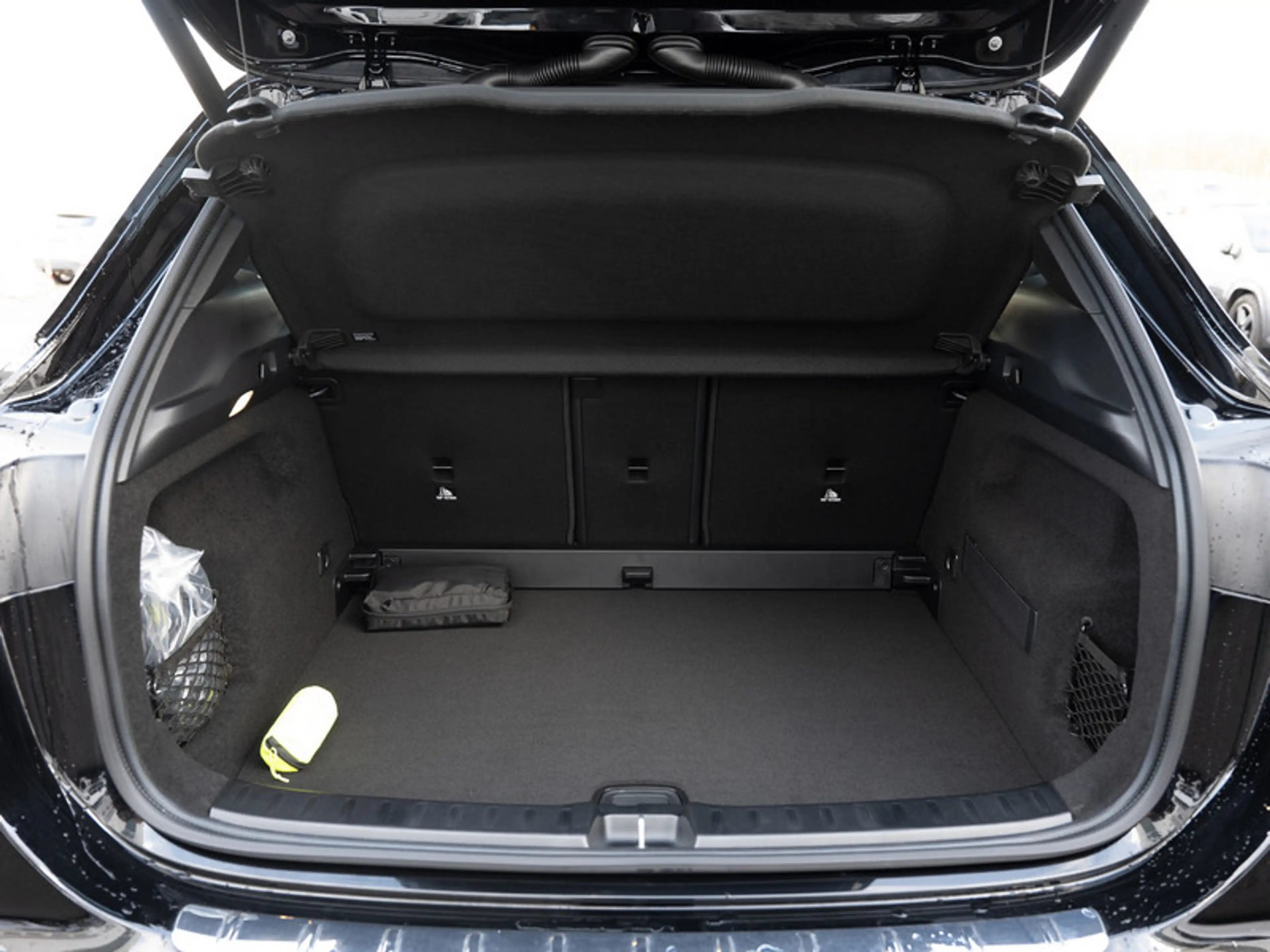 Mercedes-Benz GLA 200 AMG-Sport/MLB/Pano/Night/AHK/Distr/Sound — photo 7