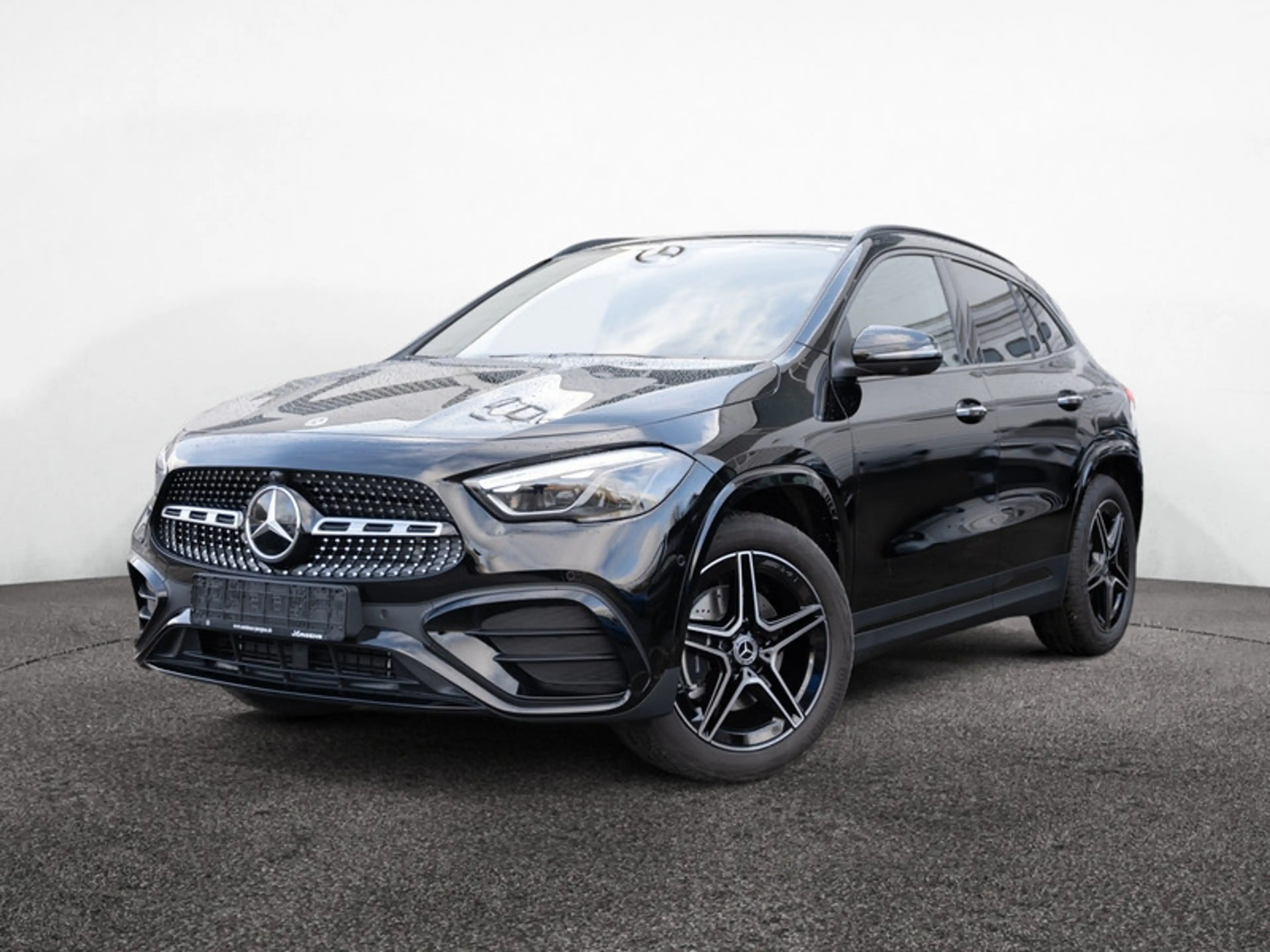 Mercedes-Benz GLA 200 AMG-Sport/MLB/Pano/Night/AHK/Distr/Sound — photo 2