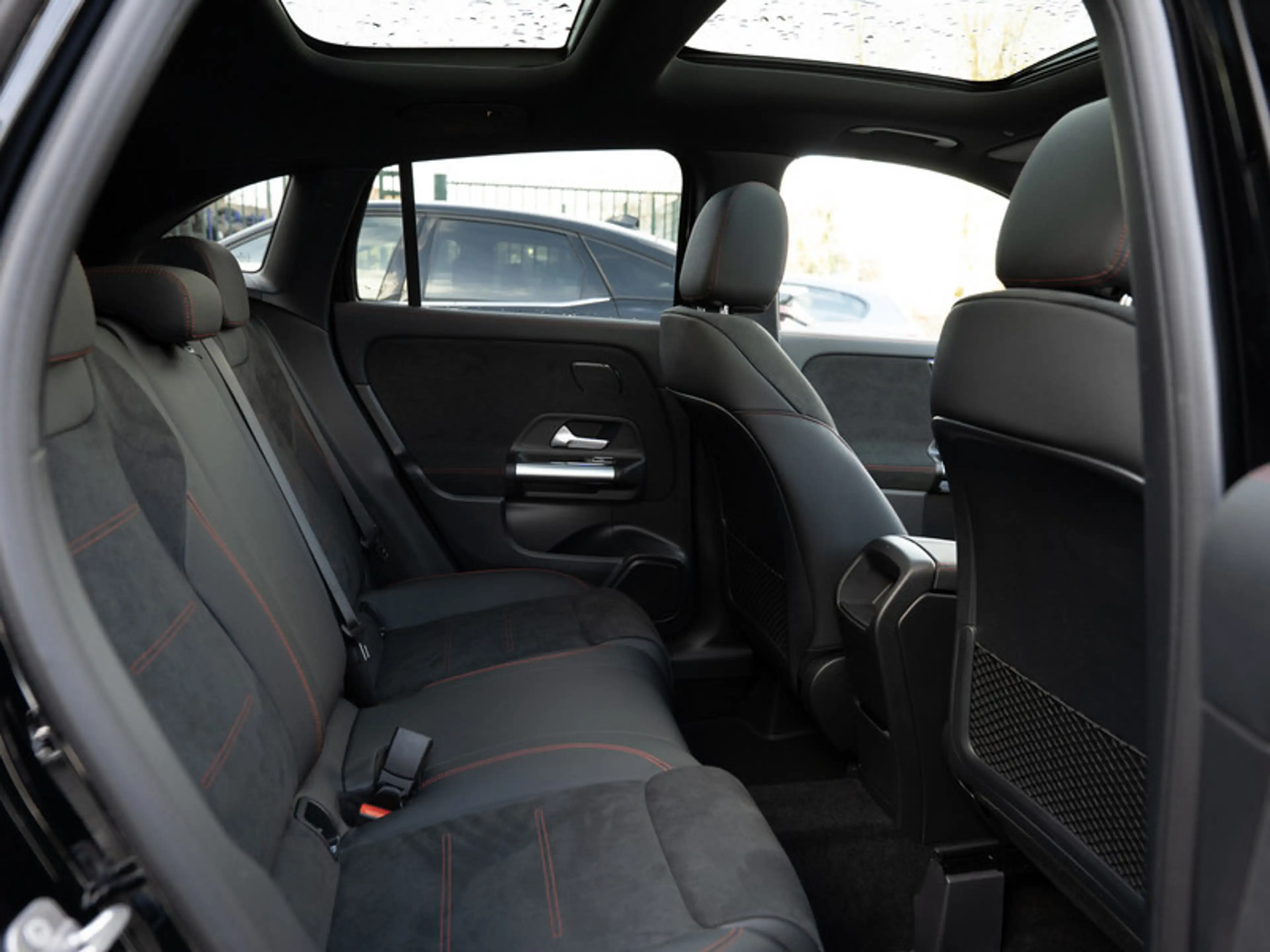 Mercedes-Benz GLA 200 AMG-Sport/MLB/Pano/Night/AHK/Distr/Sound — photo 5