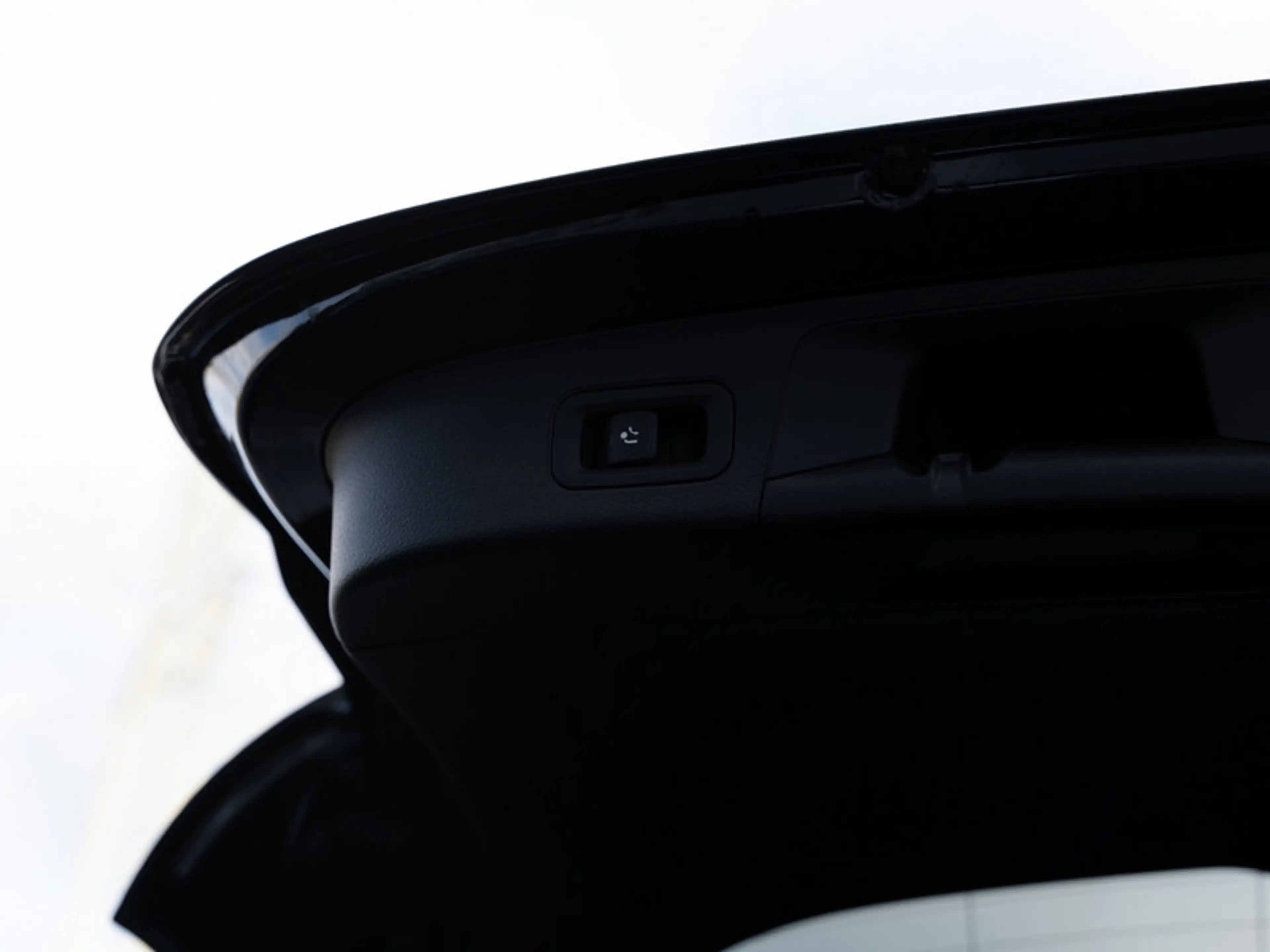 Mercedes-Benz GLA 200 AMG-Sport/MLB/Pano/Night/AHK/Distr/Sound — photo 9