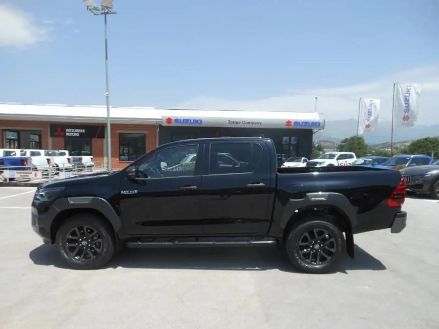 Toyota Hilux 2.8 D-4D A/T 4WD 48V 4 porte Double Cab Invincibl - 2
