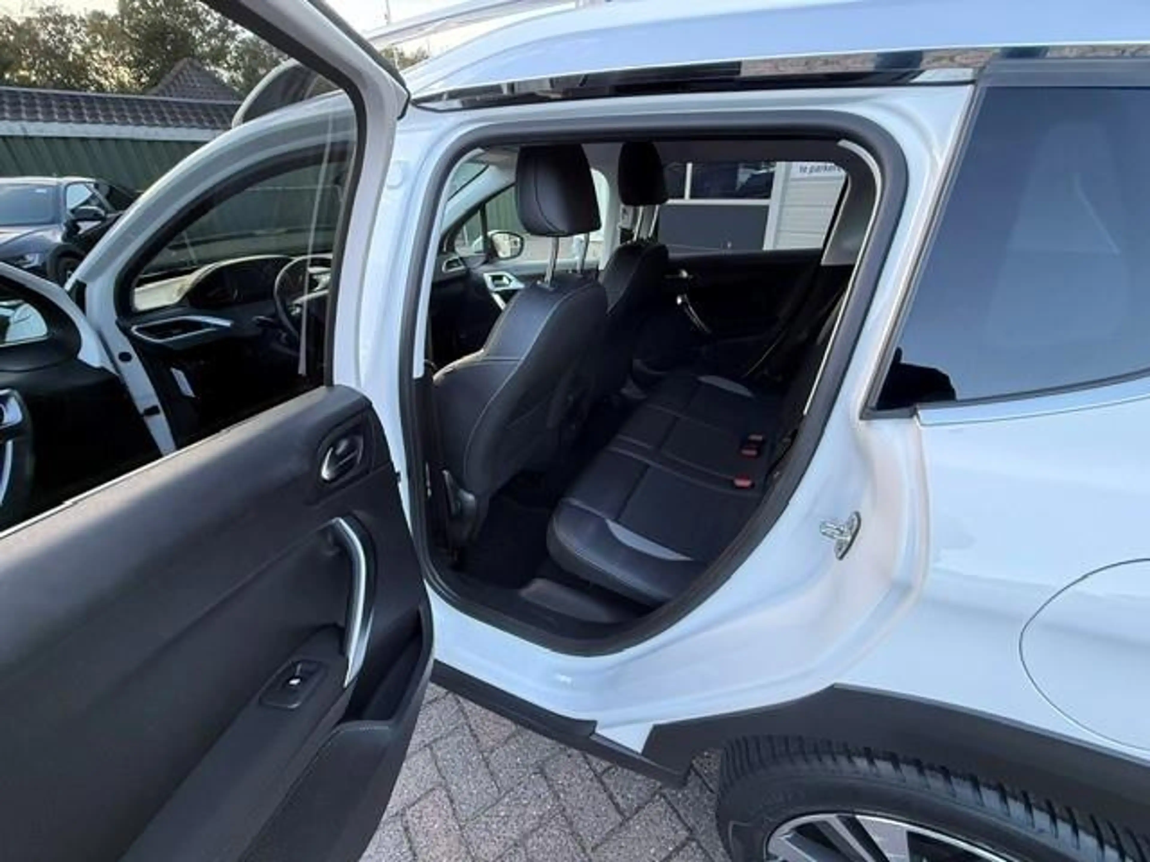 Peugeot 2008 1.2/Aut/Navi/Cam/Hleer/Allure — photo 13
