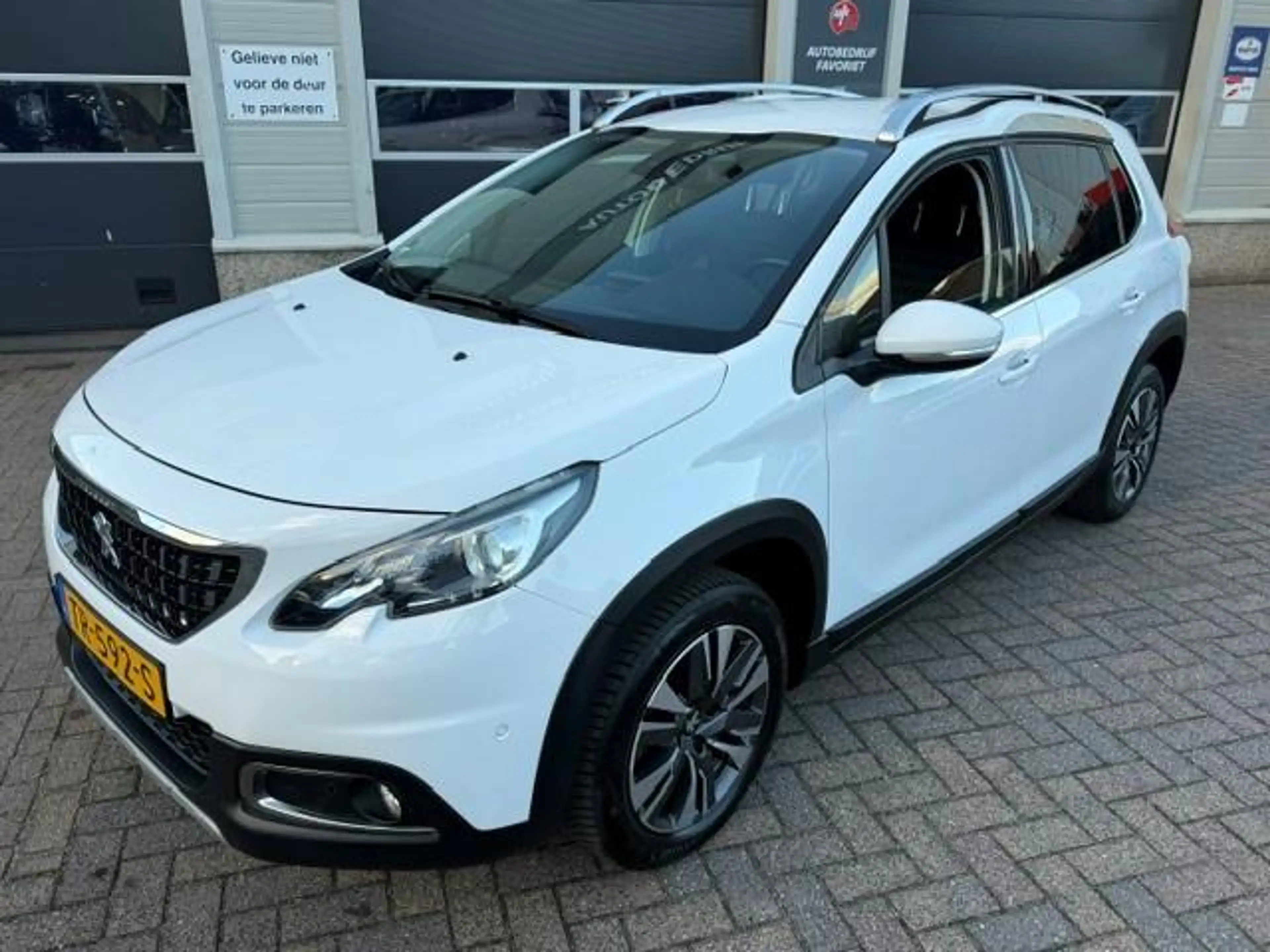 Peugeot 2008 1.2/Aut/Navi/Cam/Hleer/Allure — photo 2