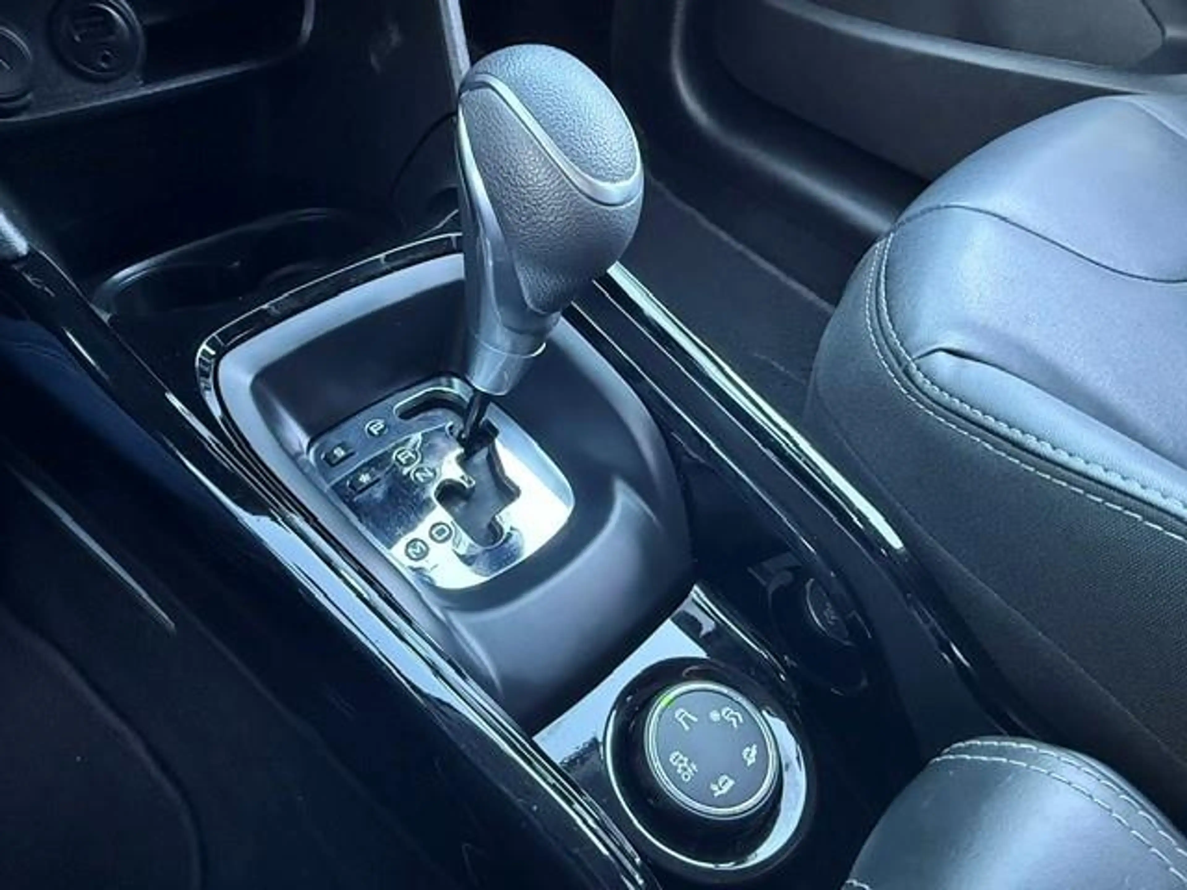 Peugeot 2008 1.2/Aut/Navi/Cam/Hleer/Allure — photo 8