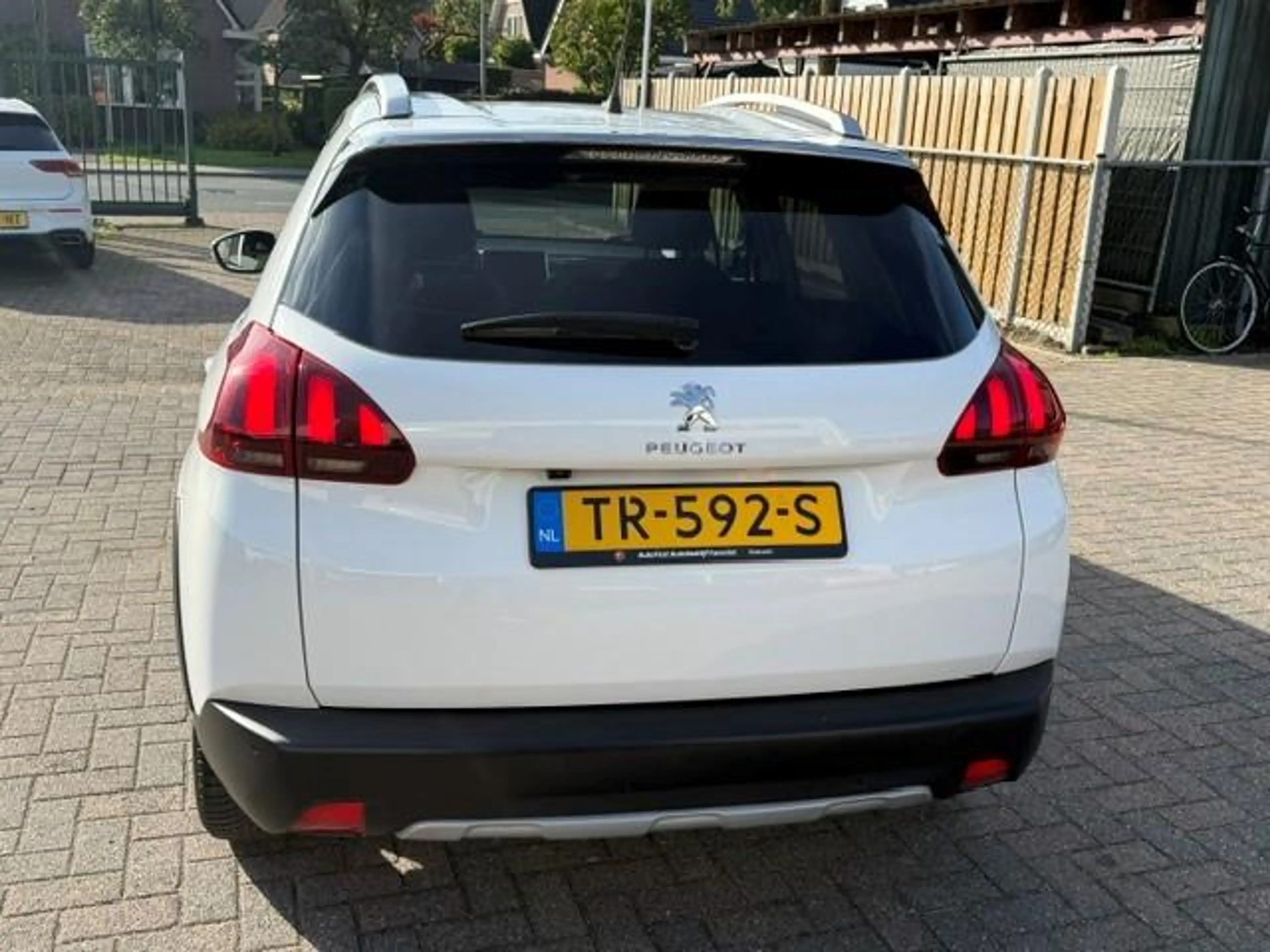 Peugeot 2008 1.2/Aut/Navi/Cam/Hleer/Allure — photo 4