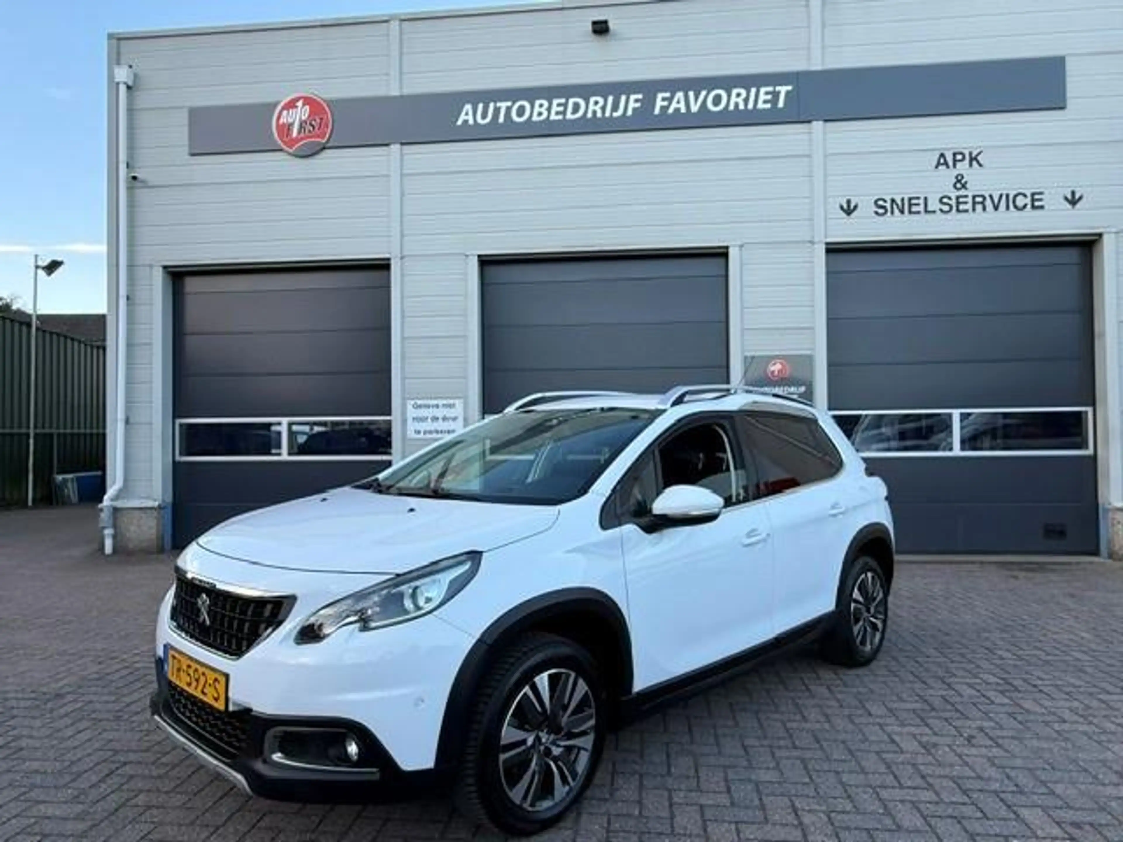 Peugeot 2008 1.2/Aut/Navi/Cam/Hleer/Allure