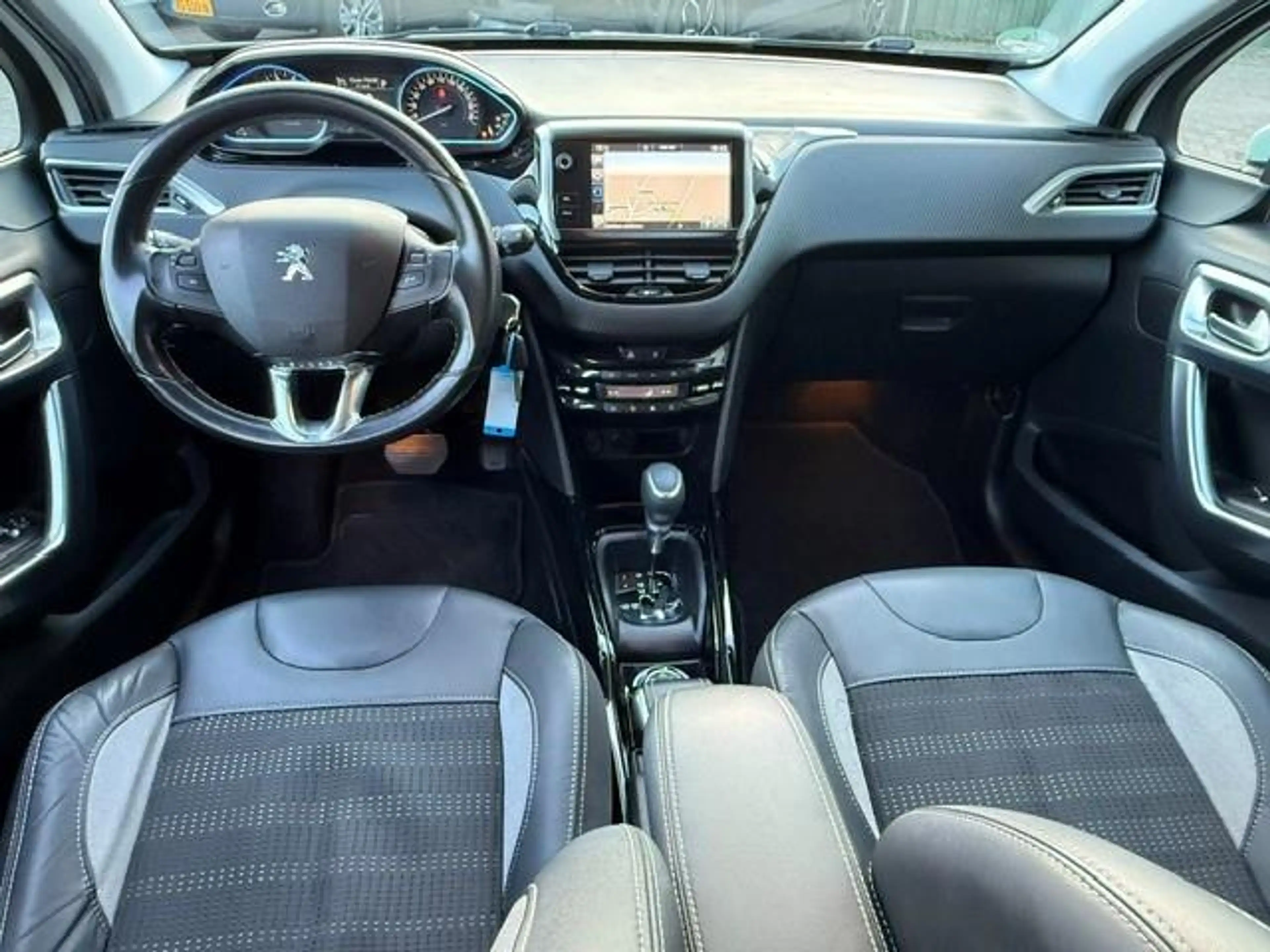 Peugeot 2008 1.2/Aut/Navi/Cam/Hleer/Allure — photo 7