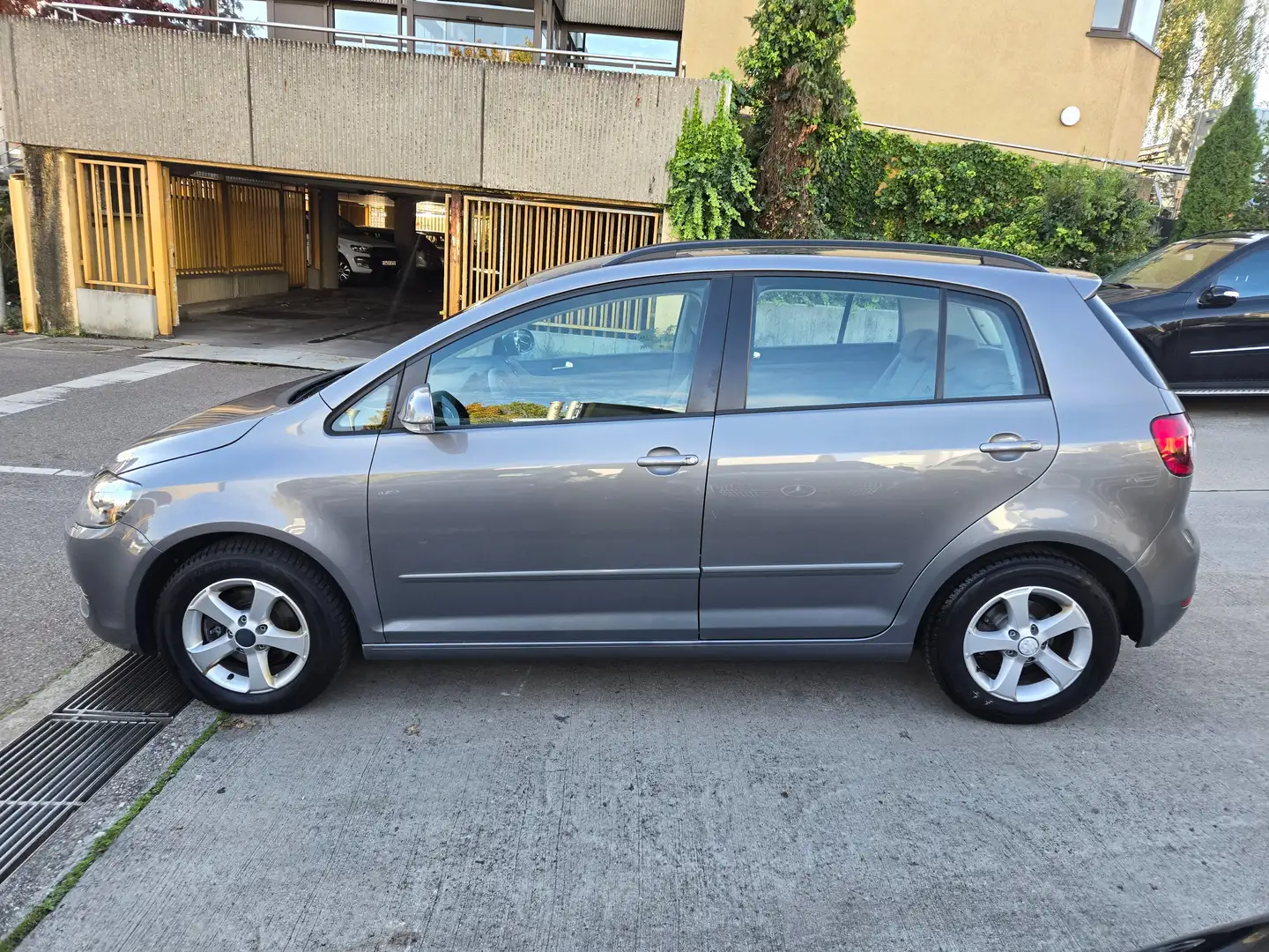 Volkswagen Golf Plus Trendline   Neue TÜV Grau - 2