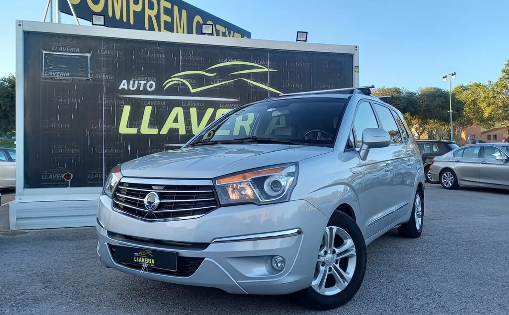 SsangYong Rodius D22T 178cv Limited Gris - 1