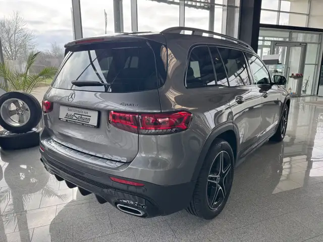 Mercedes-Benz GLB view 4