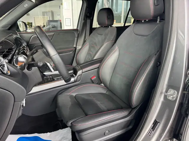 Mercedes-Benz GLB view 8