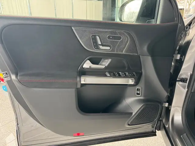 Mercedes-Benz GLB view 7