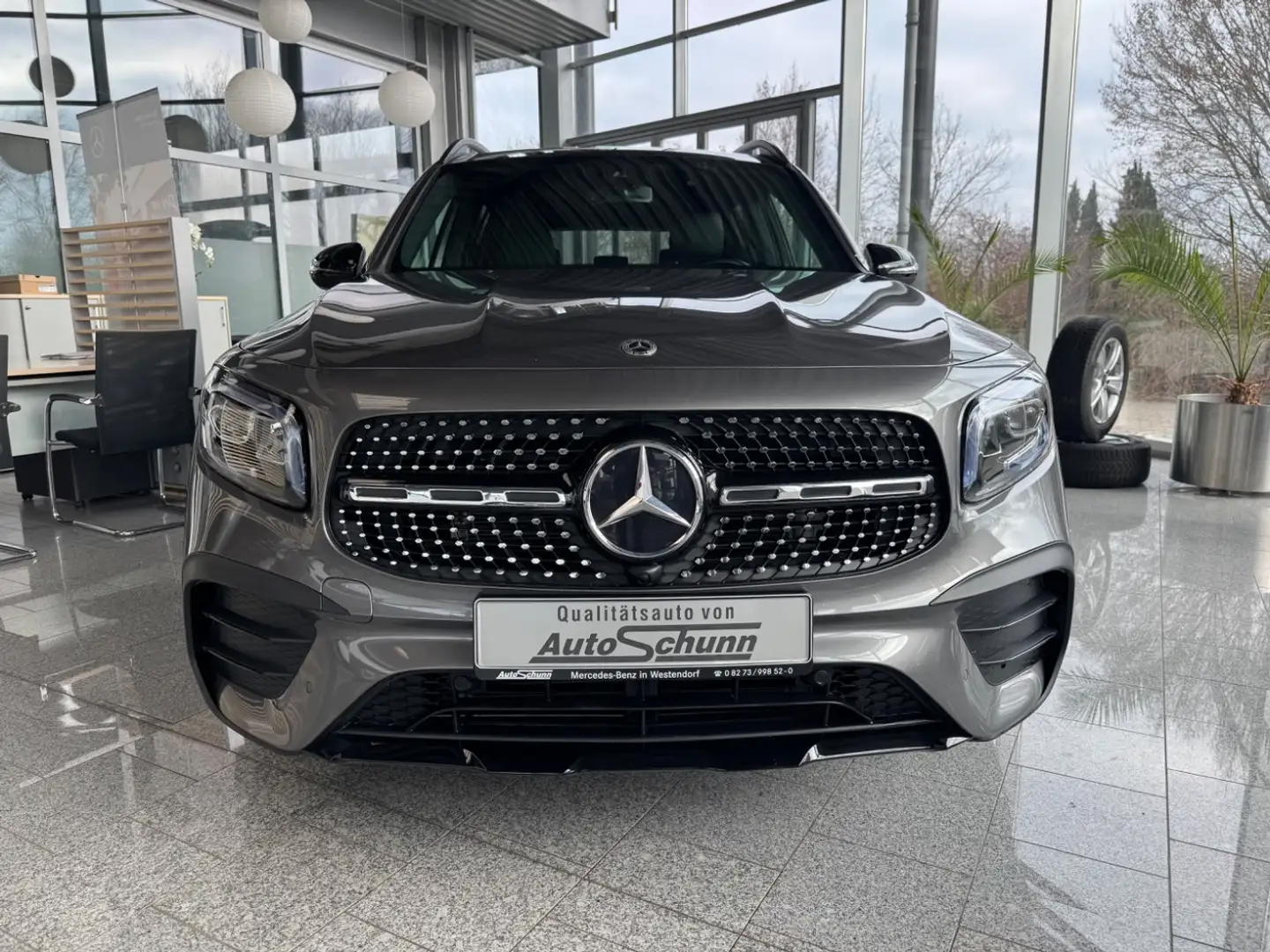 Mercedes-Benz GLB 200 4Matic AMG+Pano+Keyless GO+DISTRONIC Grijs - 2