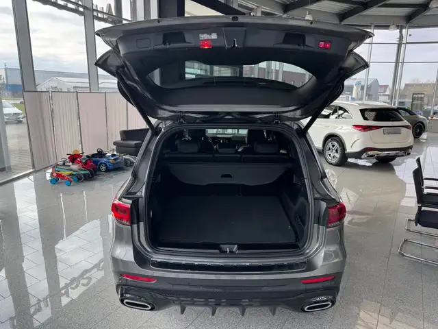 Mercedes-Benz GLB view 11