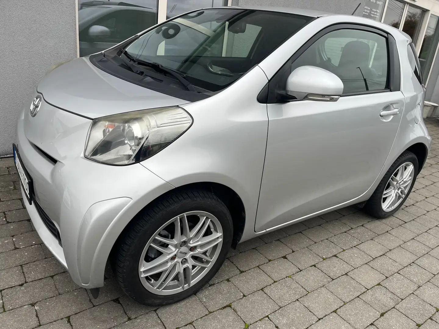 Toyota iQ Argent - 1