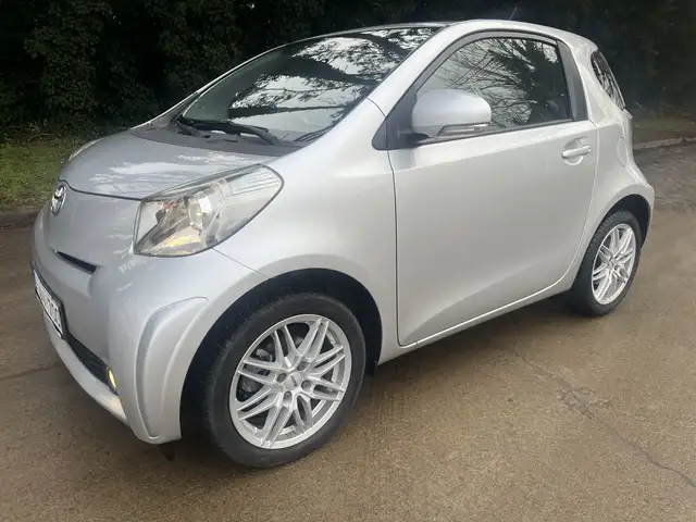 Toyota iQ