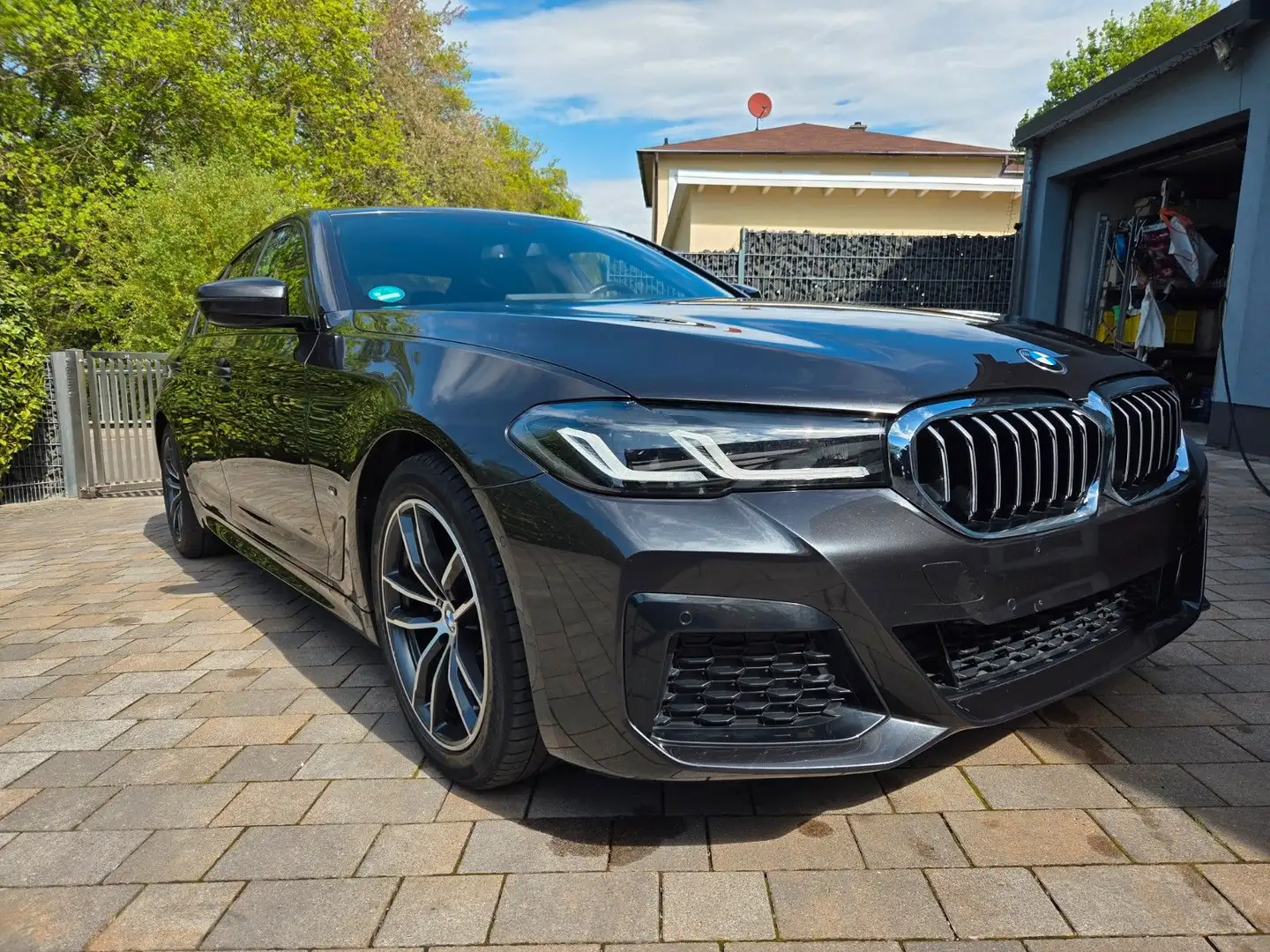 BMW 520 d Leder LivePR HUD GSHD Hifi Memo KomSitz 1Hd Grau - 1
