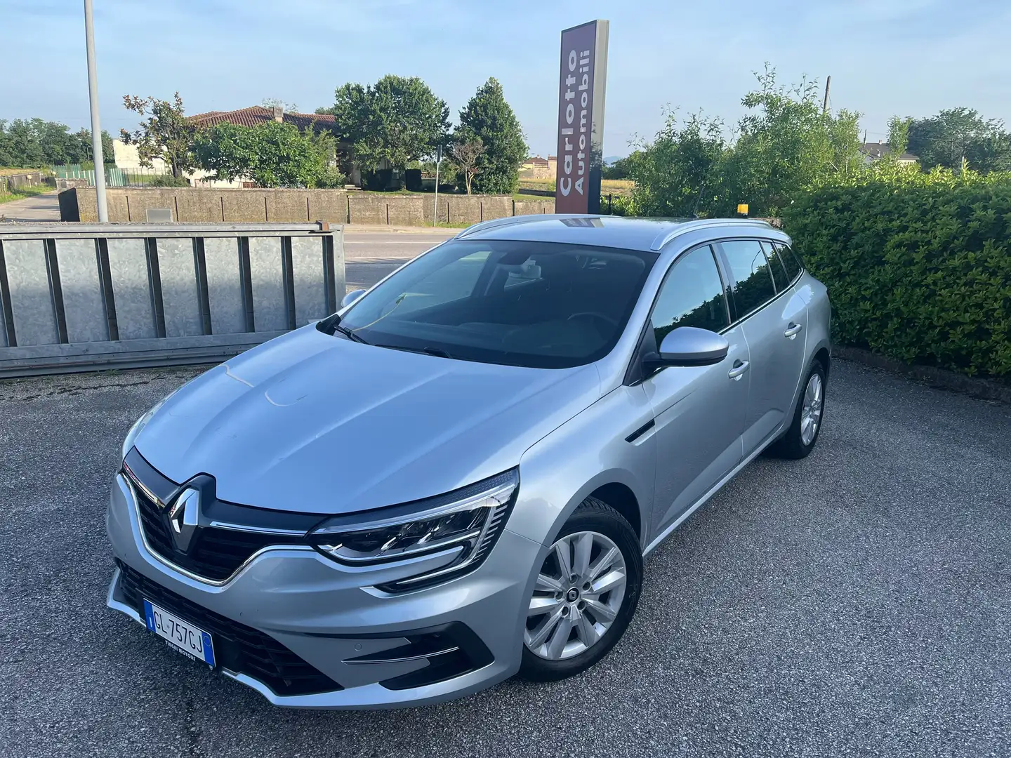 Renault Megane Sporter 1.5 blue dci Business 115cv edc Navi Led Argento - 1