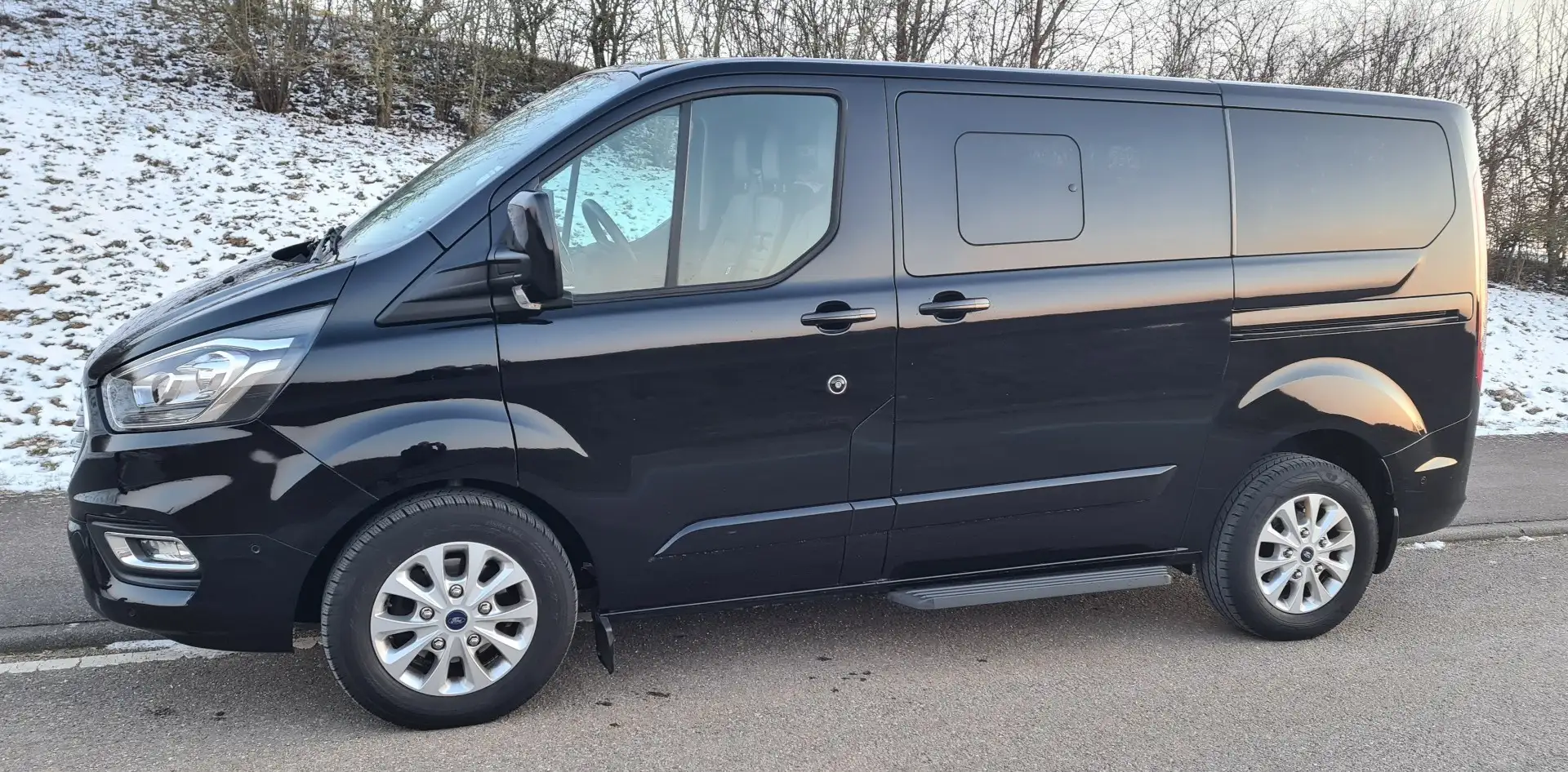 Ford Tourneo Custom 2.0 320 L1H1 VA Titanium Schwarz - 2