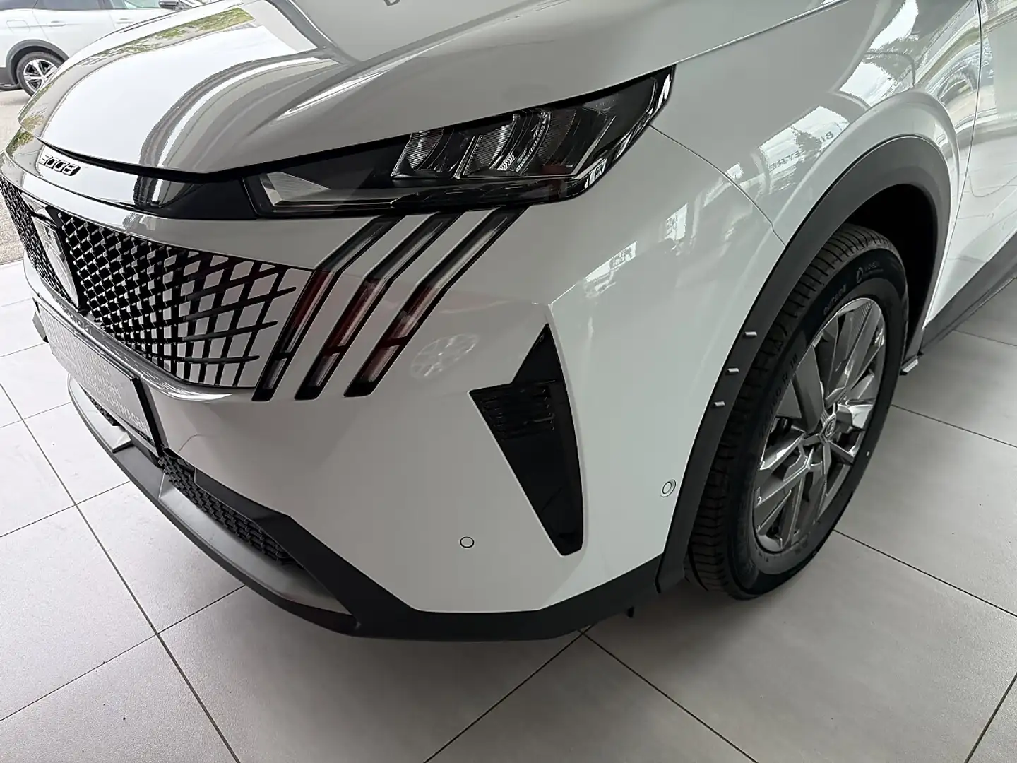 Peugeot 3008 Allure Hybrid 145 e-DCS6 Weiß - 2